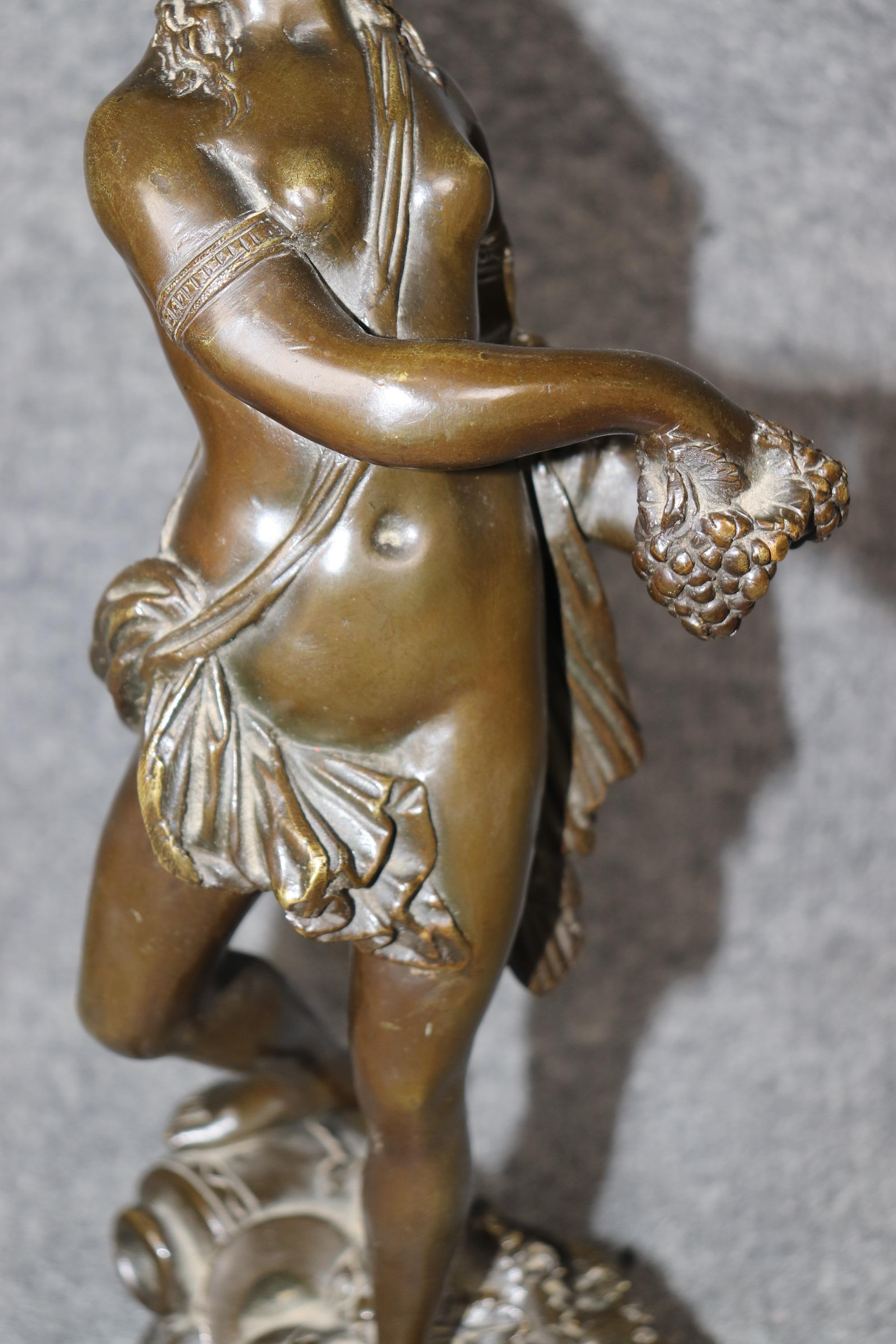 Coppia di sculture francesi in bronzo di Satiro e Dama Rouge con base in marmo di Clodio in vendita 4