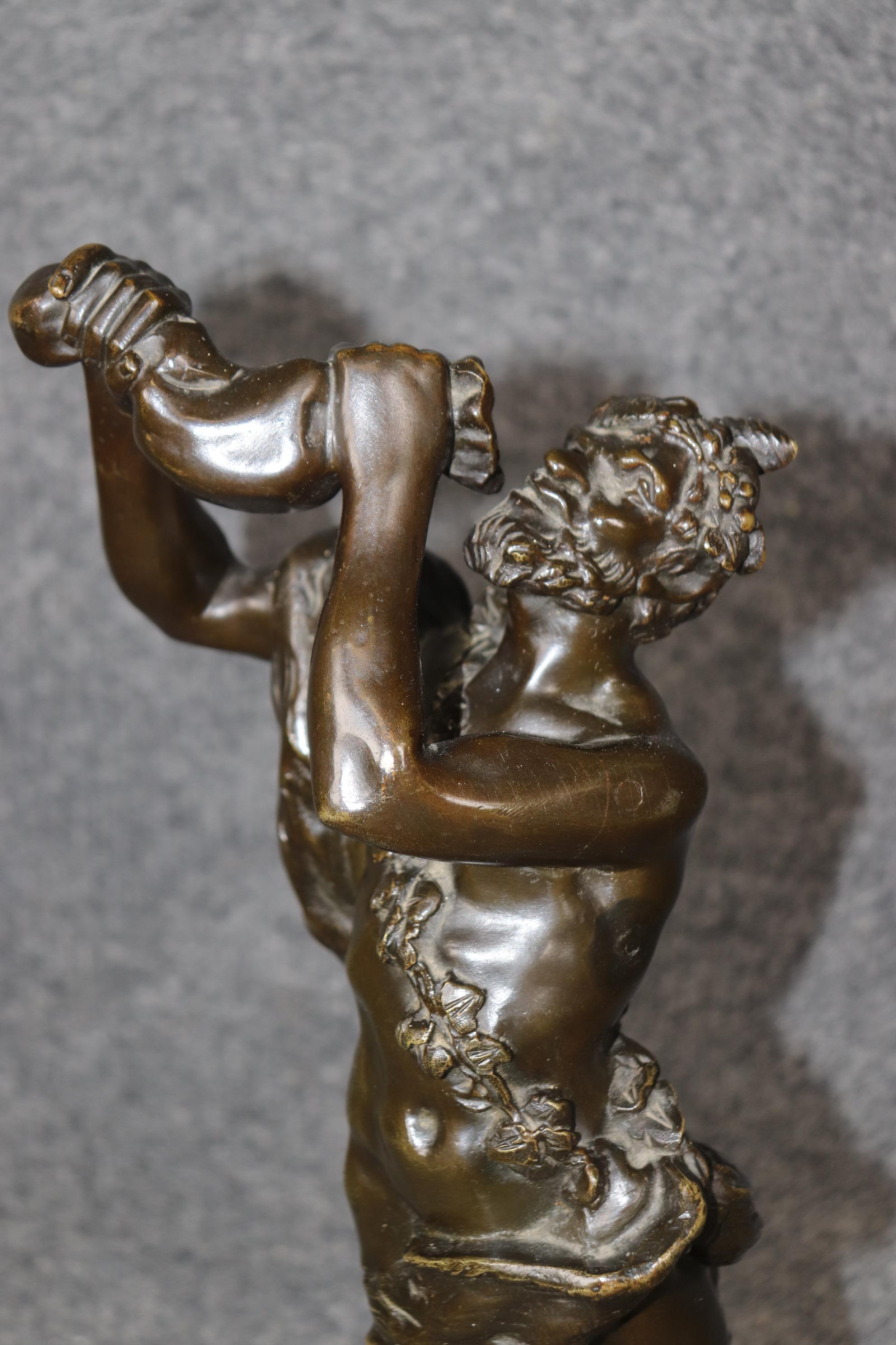 Coppia di sculture francesi in bronzo di Satiro e Dama Rouge con base in marmo di Clodio in vendita 7