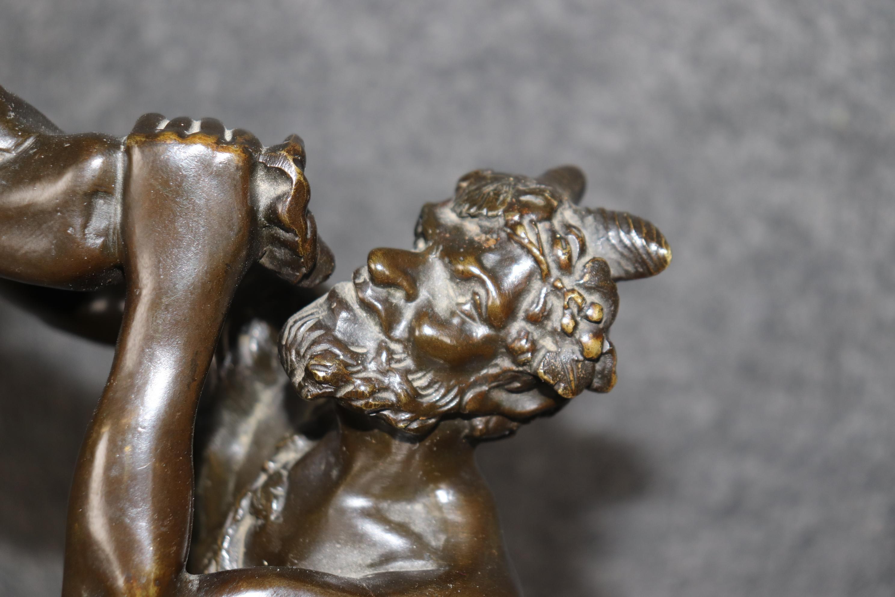 Coppia di sculture francesi in bronzo di Satiro e Dama Rouge con base in marmo di Clodio in vendita 8