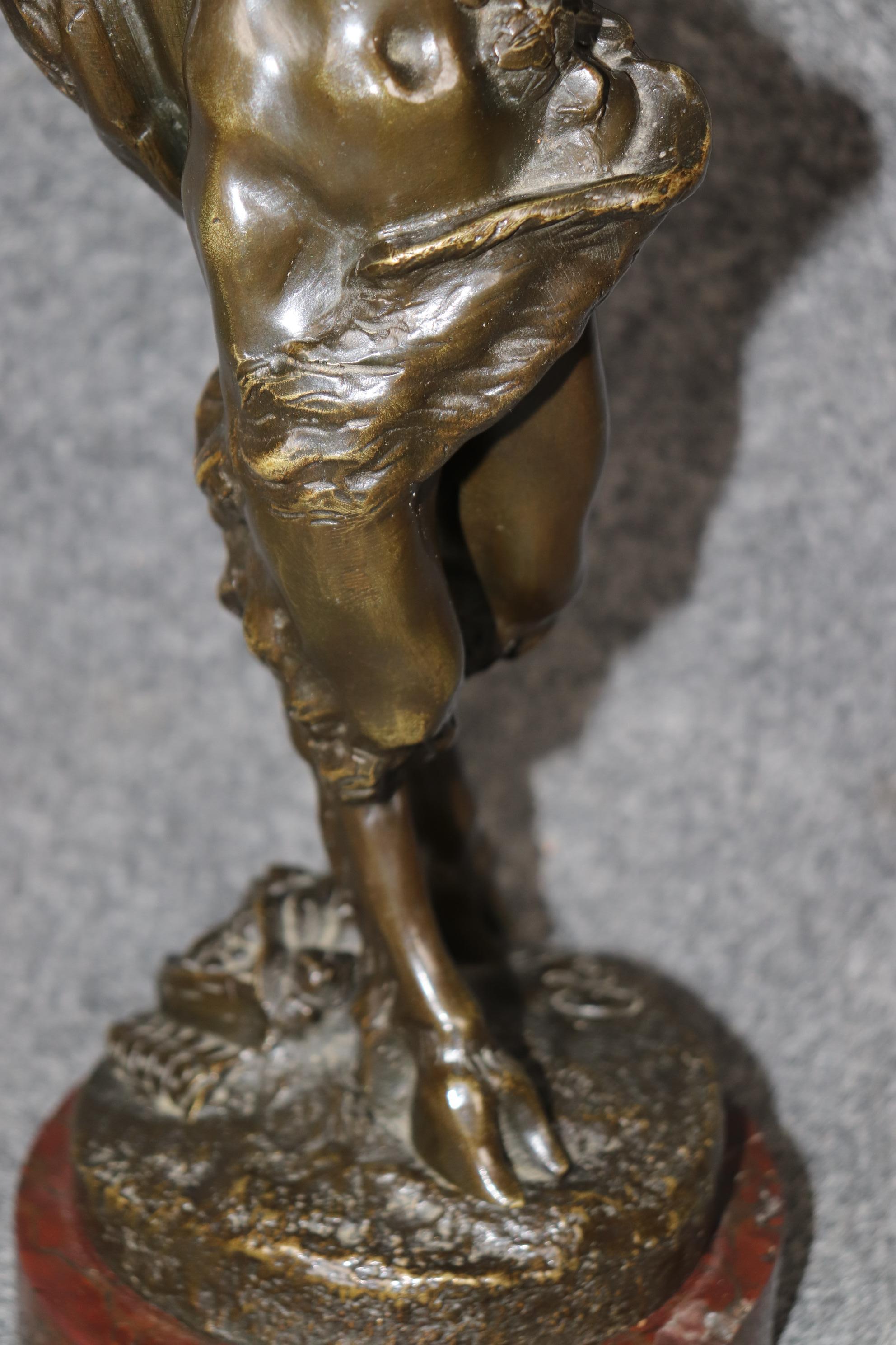 Coppia di sculture francesi in bronzo di Satiro e Dama Rouge con base in marmo di Clodio in vendita 10