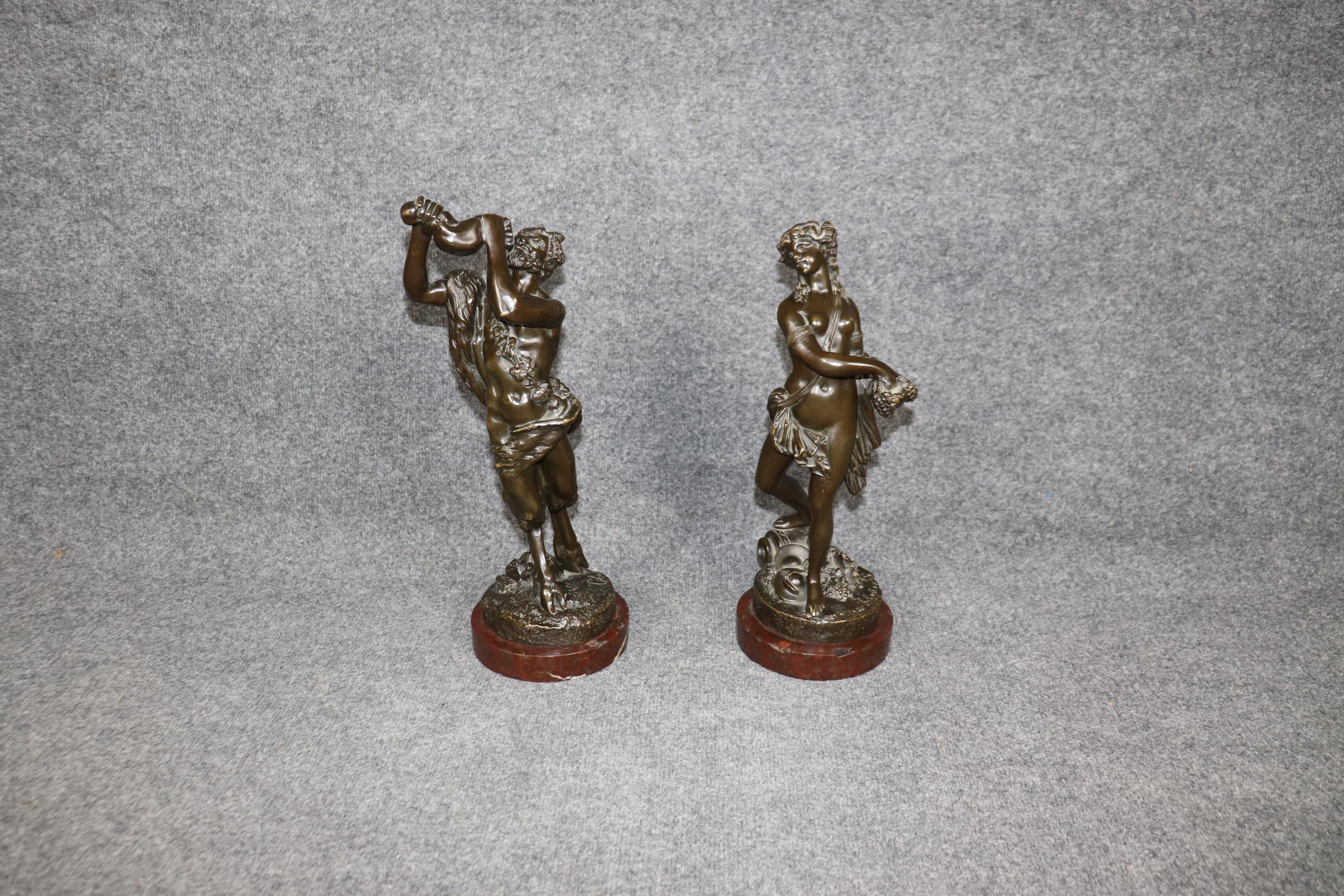 Neoclassico Coppia di sculture francesi in bronzo di Satiro e Dama Rouge con base in marmo di Clodio in vendita