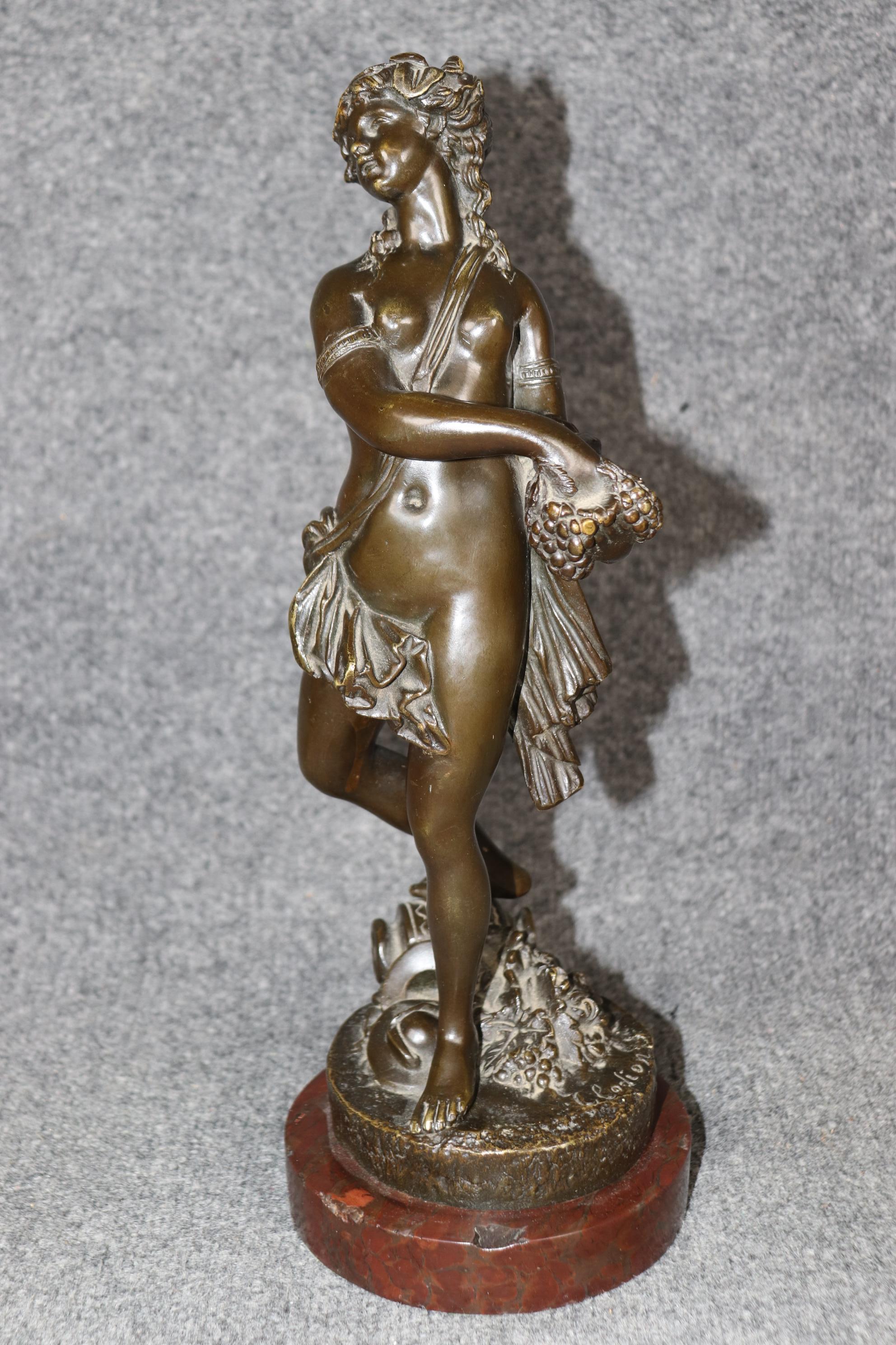 Bronzo Coppia di sculture francesi in bronzo di Satiro e Dama Rouge con base in marmo di Clodio in vendita