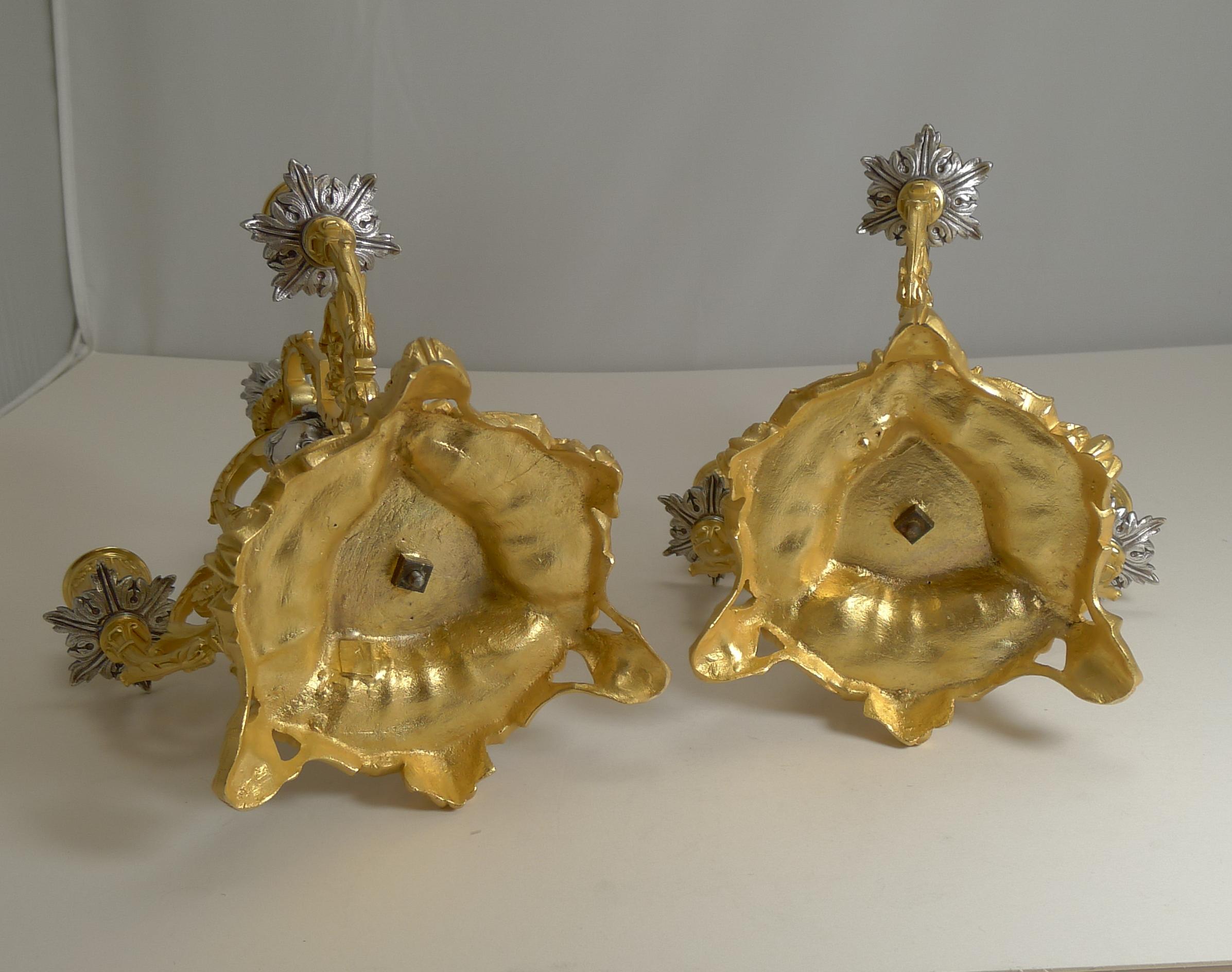 Chandeliers / Candélabres français en bronze à trois branches:: Chérubins:: vers 1870:: Paire en vente 3