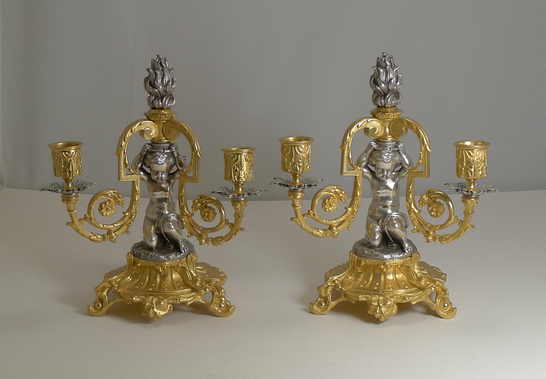 Victorien Chandeliers / Candélabres français en bronze à trois branches:: Chérubins:: vers 1870:: Paire en vente