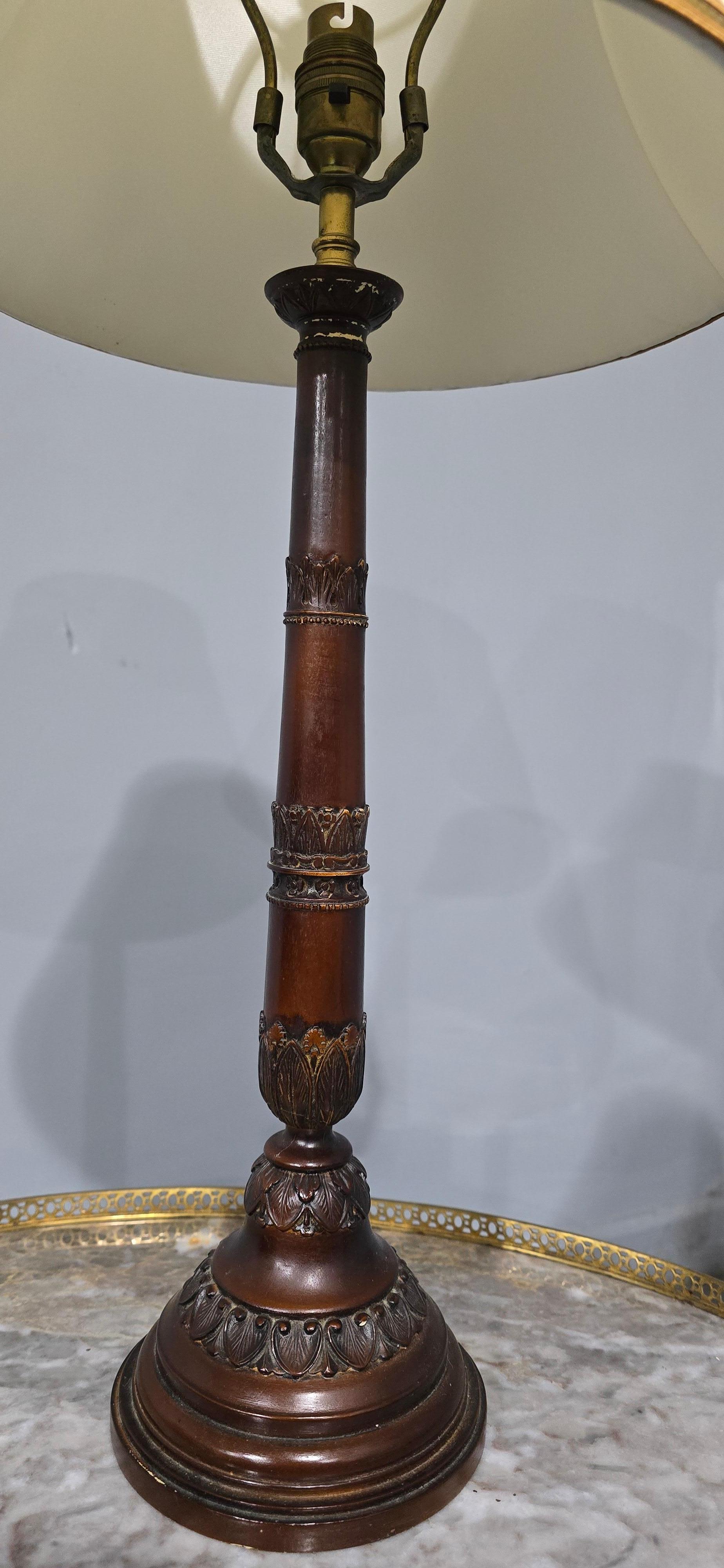 Pareja de Lámparas de Mesa Francesas Bronceadas Provincial francés en venta