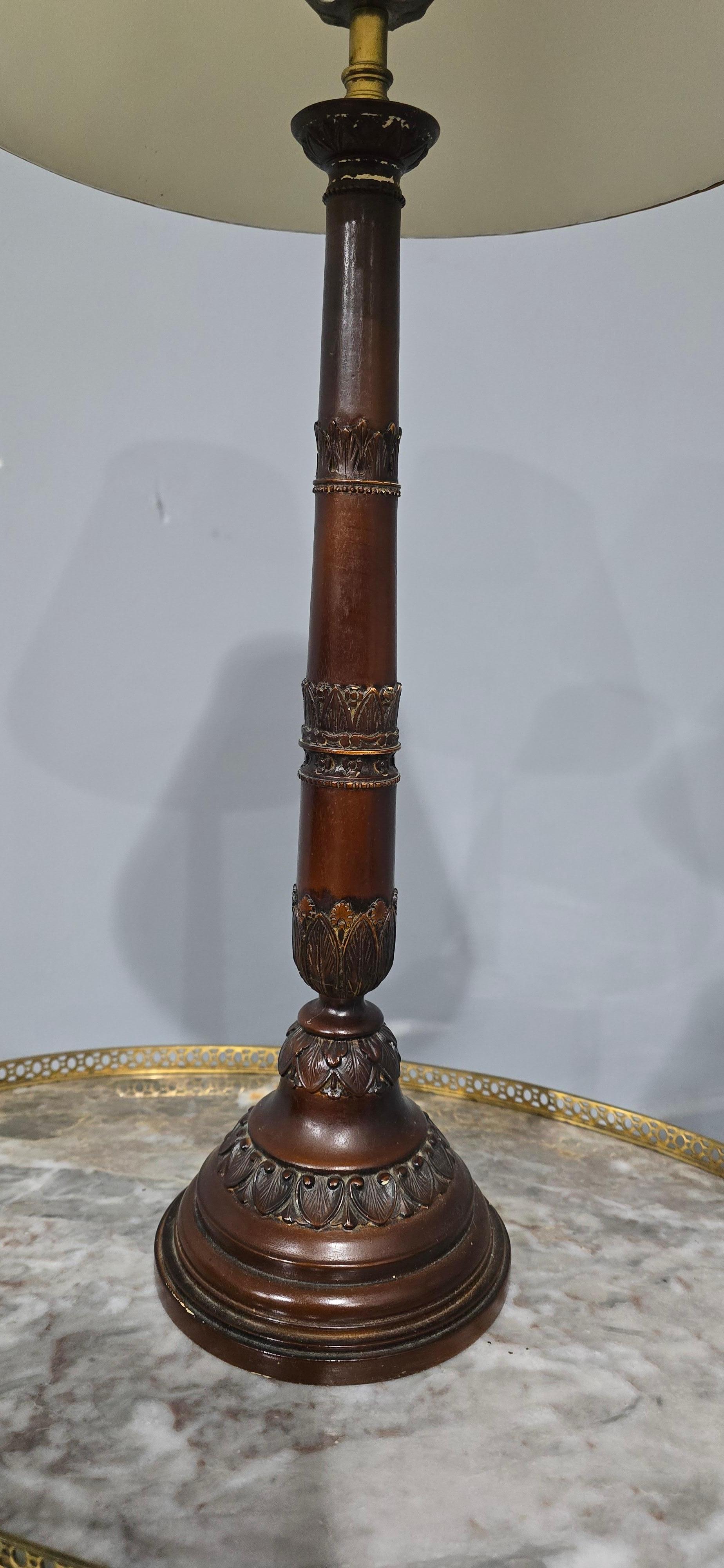 Pareja de Lámparas de Mesa Francesas Bronceadas en venta 1