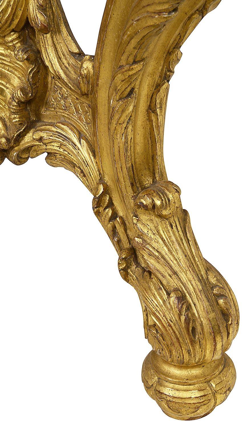Bois doré Paire de tables consoles françaises en bois doré sculpté, vers 1840 en vente