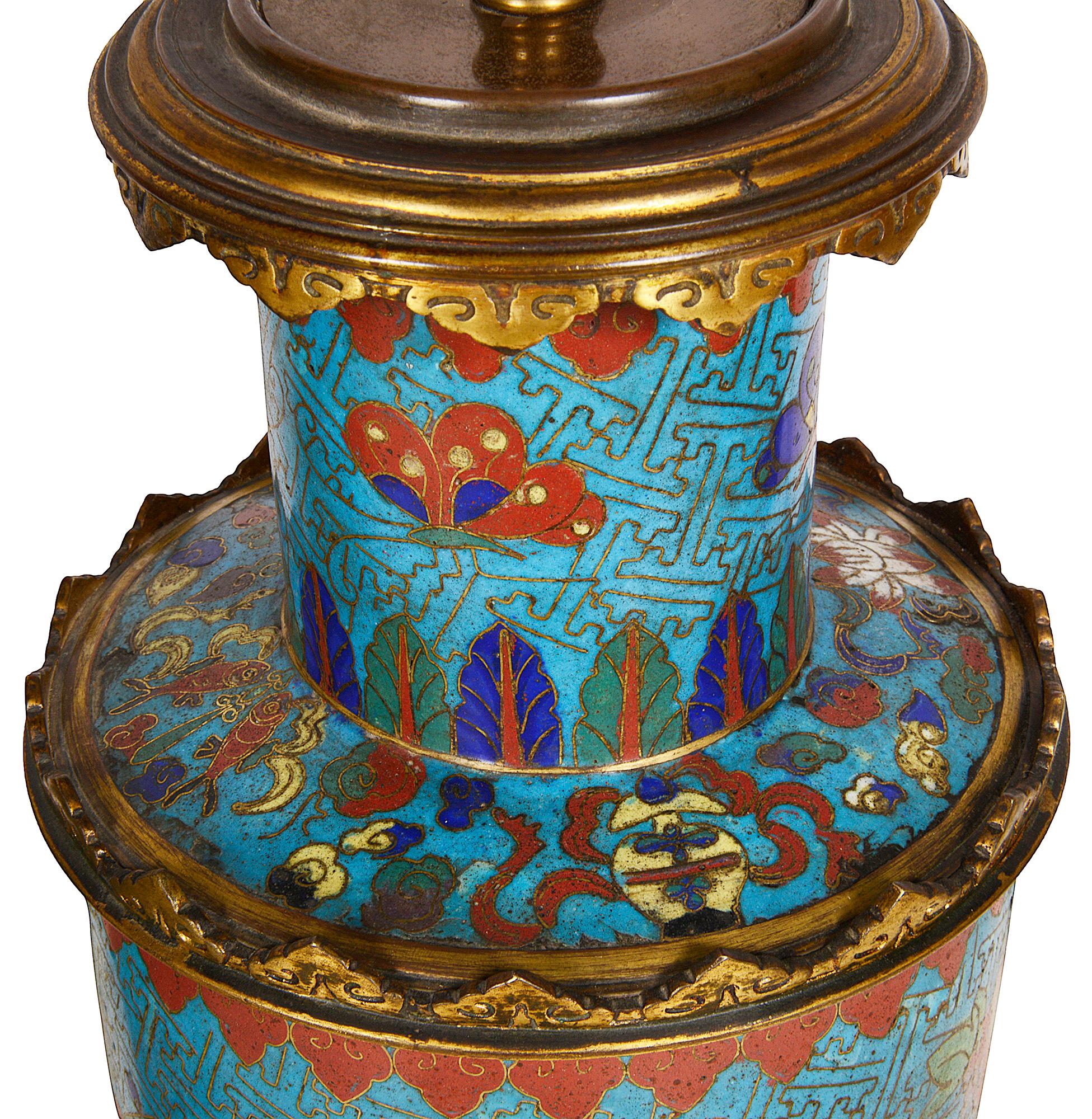 Japonisme Paire de vases / lampes en émail champlevé, vers 1900 en vente
