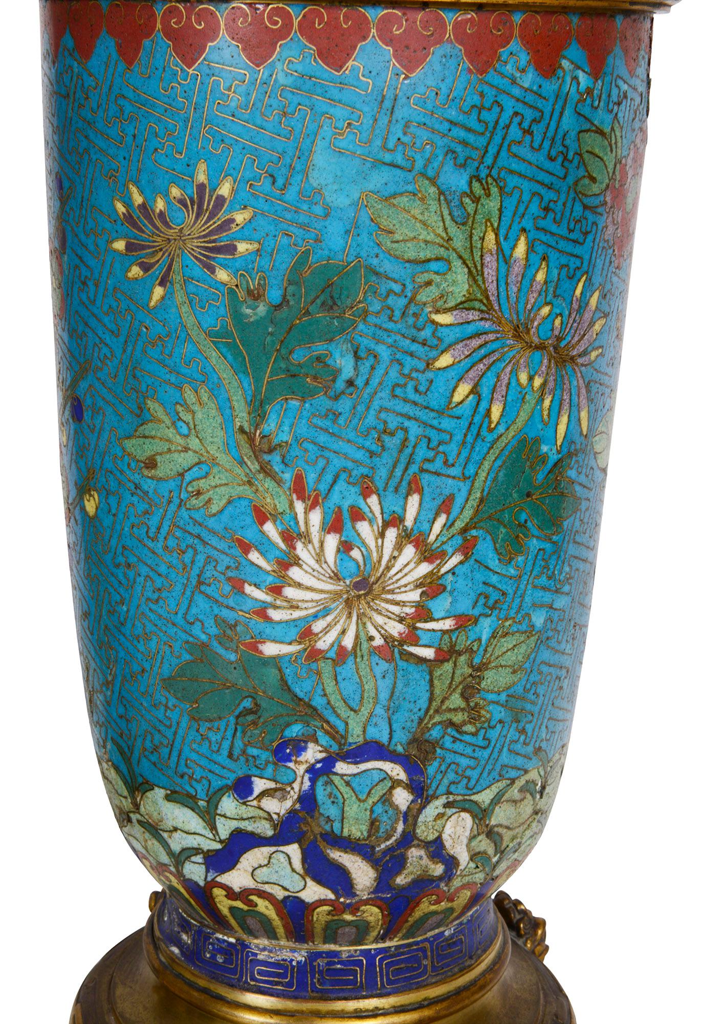 Français Paire de vases / lampes en émail champlevé, vers 1900 en vente