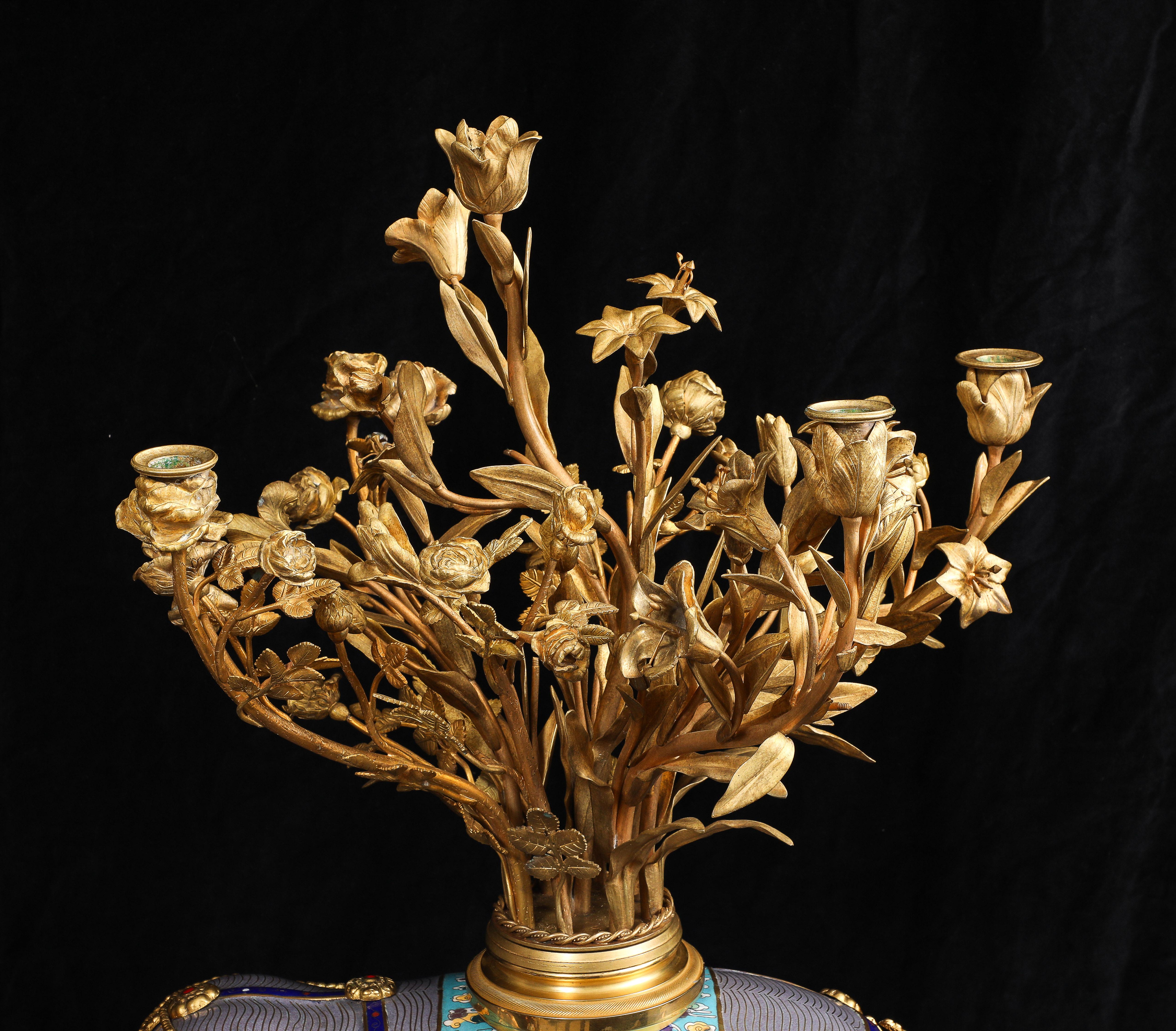 Coppia di candelabri francesi in bronzo dorato e cloisonné cinese a forma di elefante in vendita 8