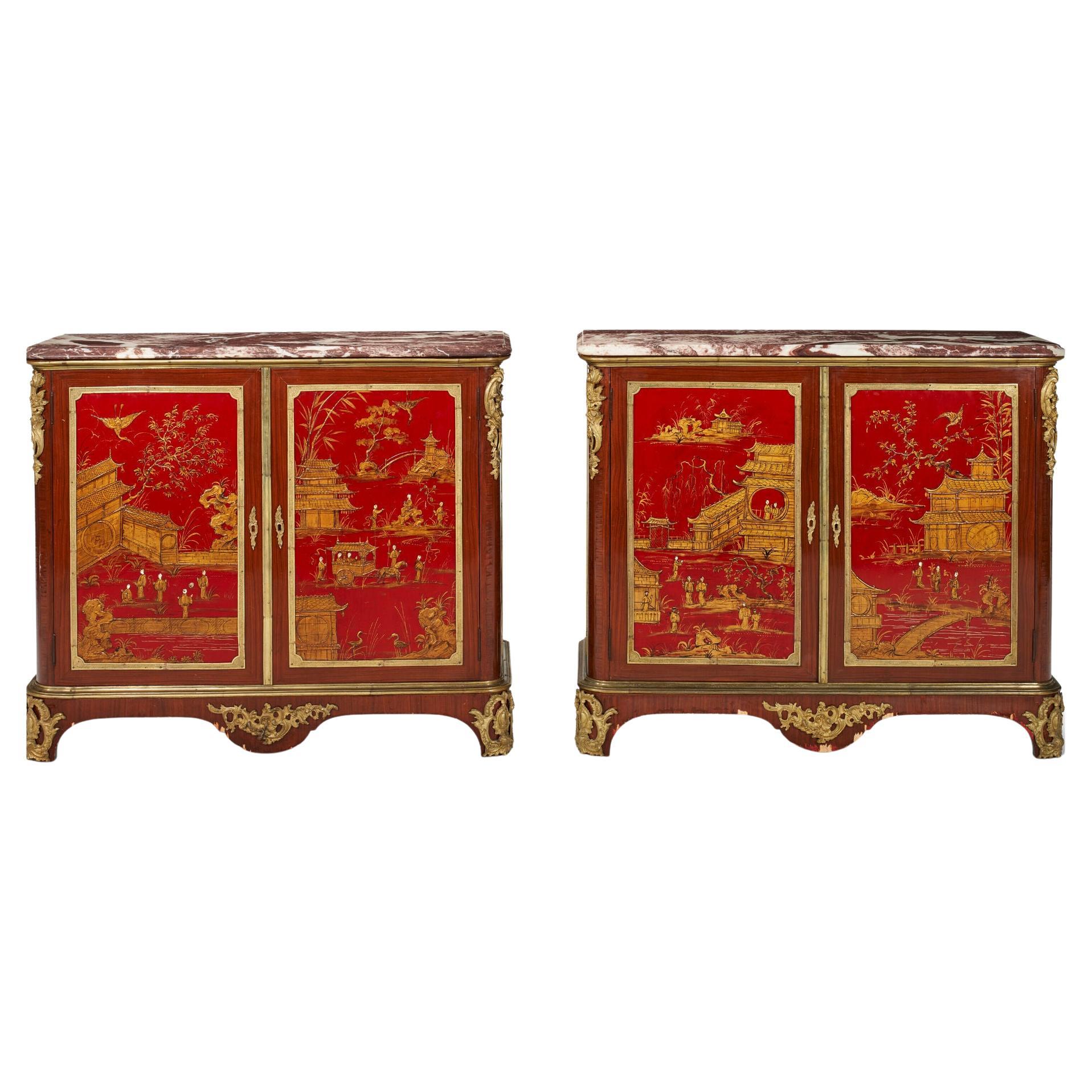Paire d'armoires laquées rouges de style Louis XVI de style chinoiserie française