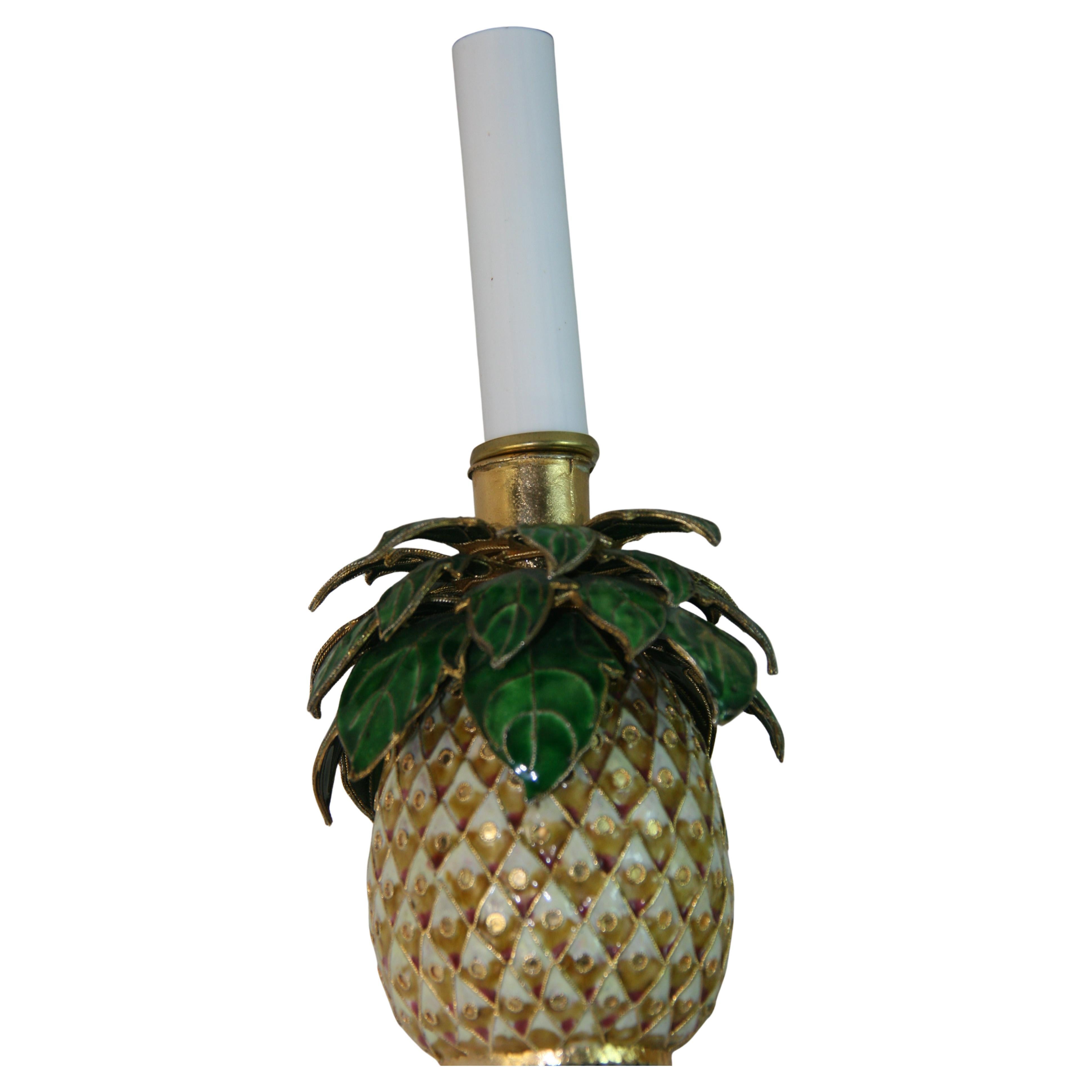 Paire d'appliques à ananas en cloissone et laiton Bon état - En vente à Douglas Manor, NY