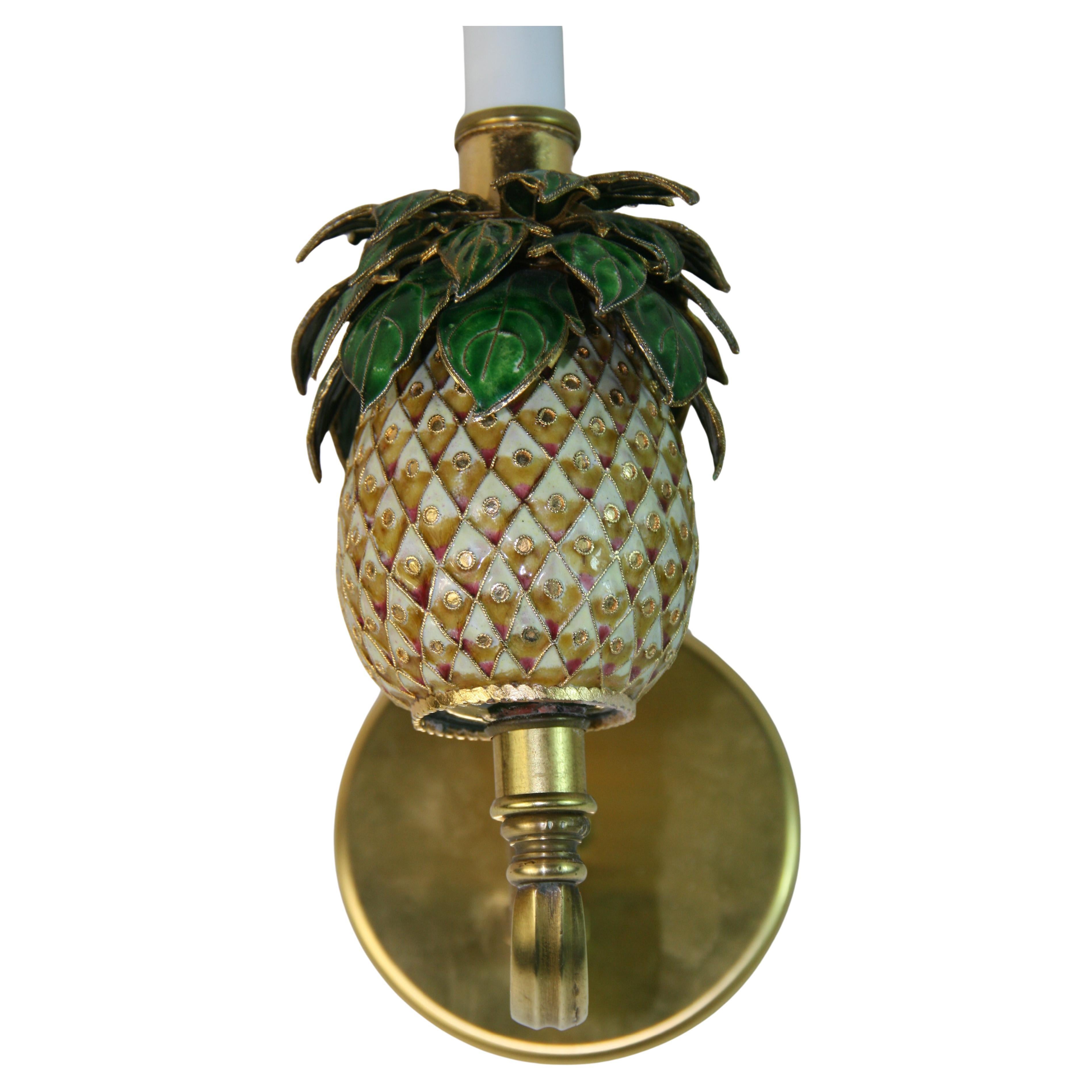 Fin du 20e siècle Paire d'appliques à ananas en cloissone et laiton en vente