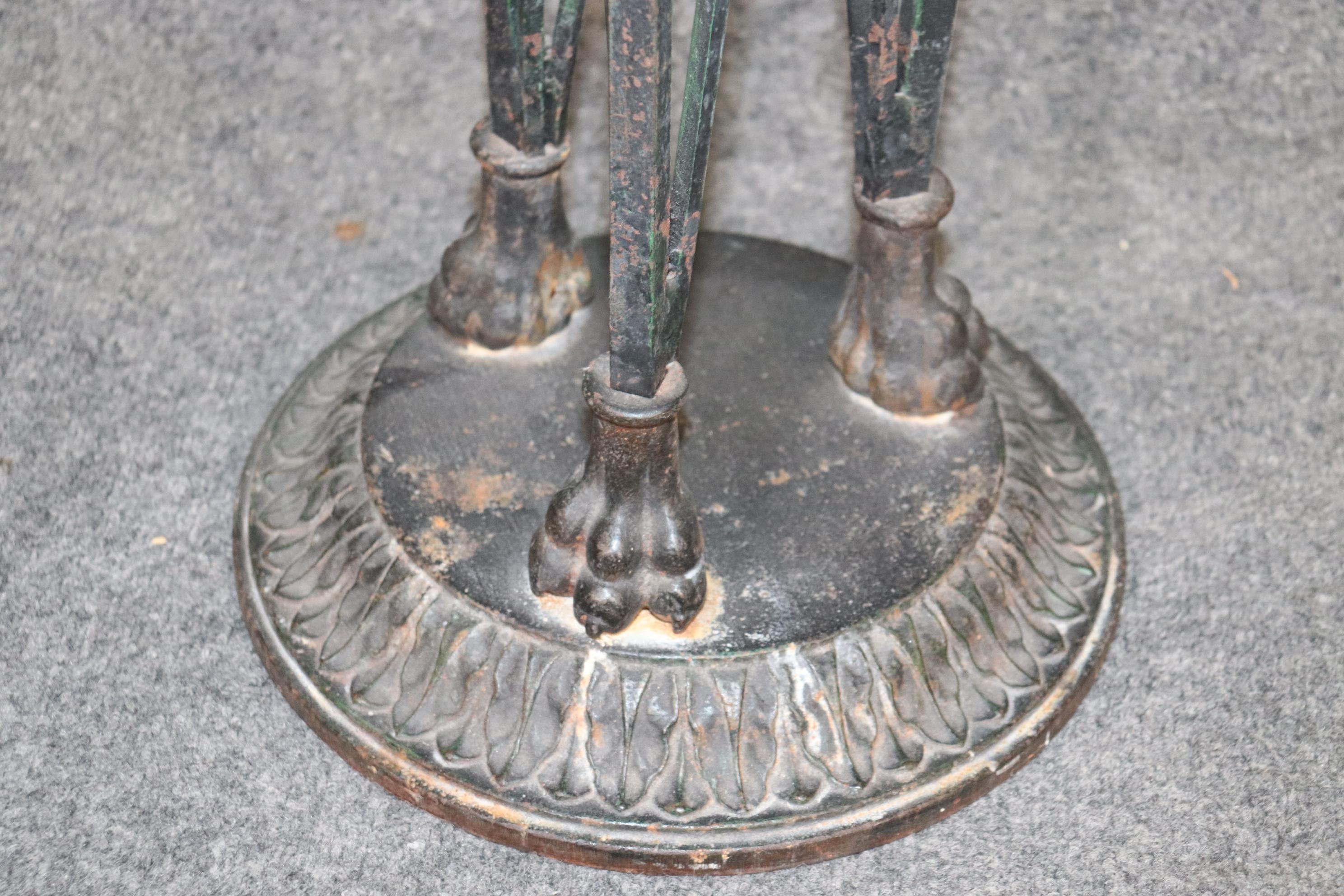 Francese Coppia di fioriere d'epoca in stile Direttorio francese con maschera di leone a forma di X in vendita