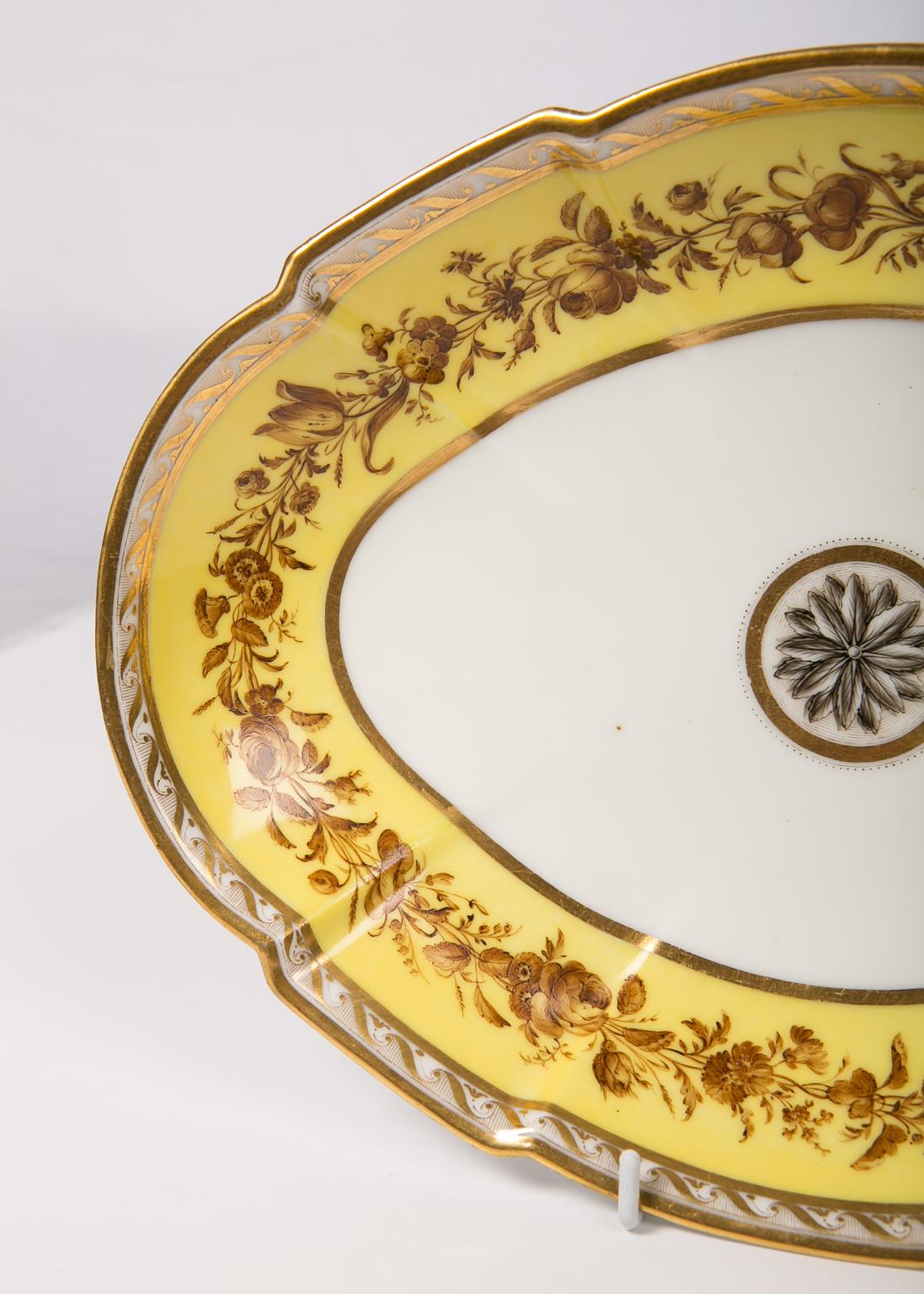Porcelain Pair of Neoclassical French Dishes, Made by Dihl et Guehard Late 18th Century
