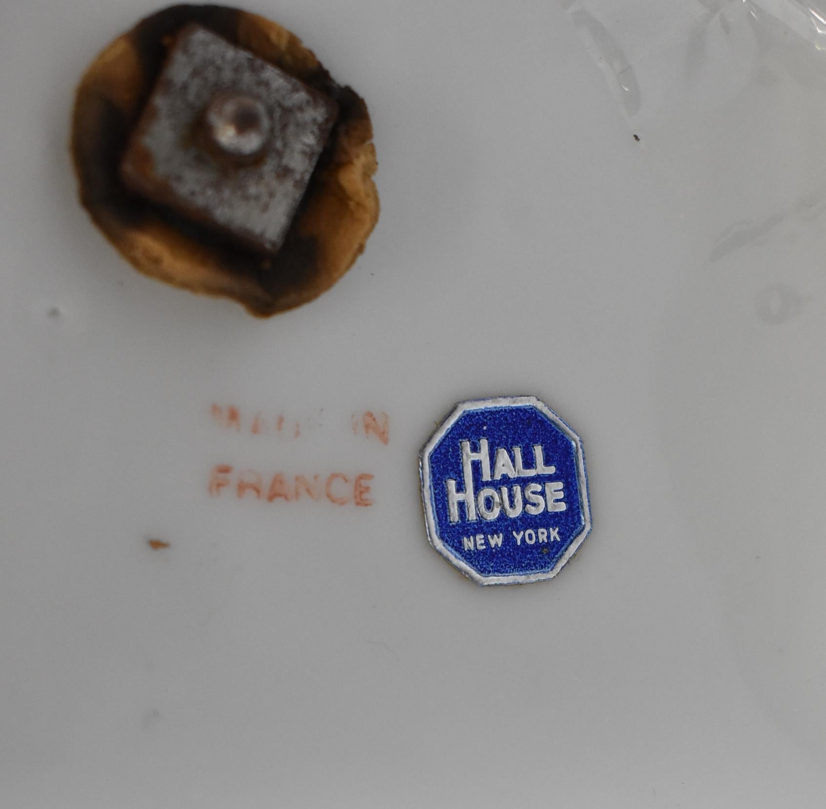 Porcellana Coppia di vasi da camino francesi in stile Dresda in vendita