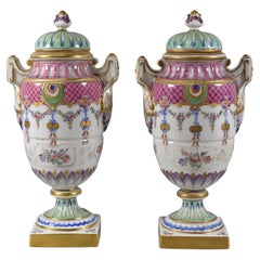 Coppia di vasi da camino francesi in stile Dresda