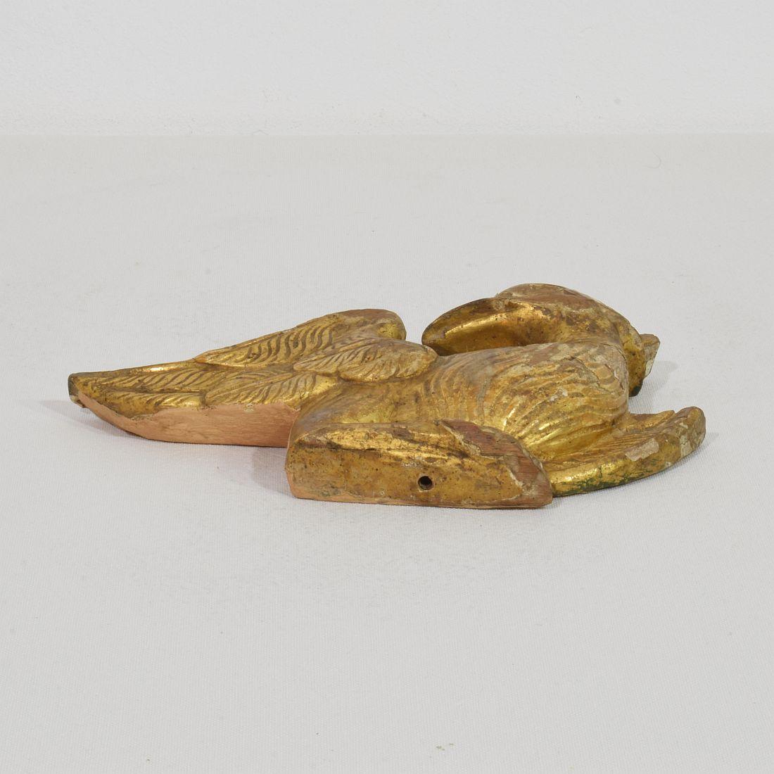 Paire de meubles français du début du 19e siècle en bois doré sculpté à la main  Ornements d'oiseaux Empire en vente 3