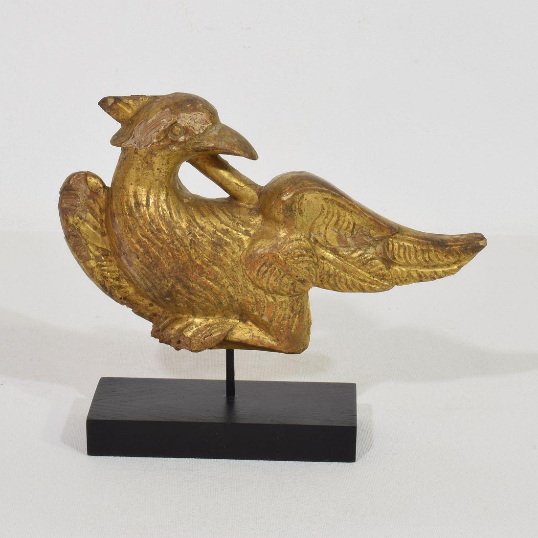 Pair French Early 19th Century Hand Carved Giltwood  Empire Style bird Ornaments in vendita 5