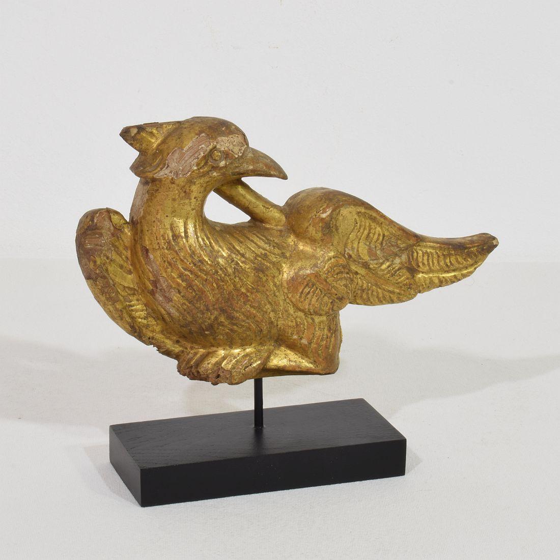 Pair French Early 19th Century Hand Carved Giltwood  Empire Style bird Ornaments in vendita 7