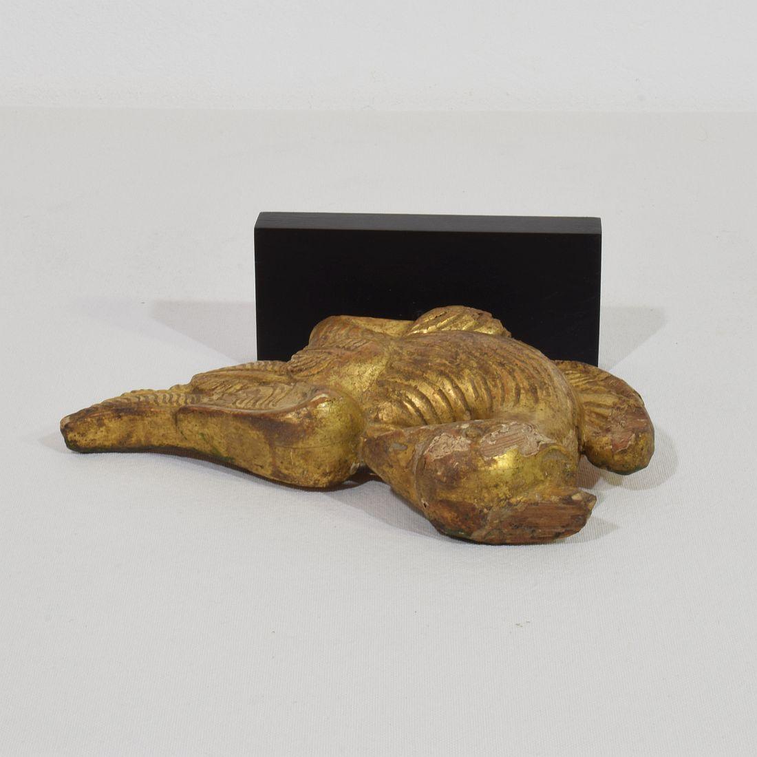 Paire de meubles français du début du 19e siècle en bois doré sculpté à la main  Ornements d'oiseaux Empire en vente 9
