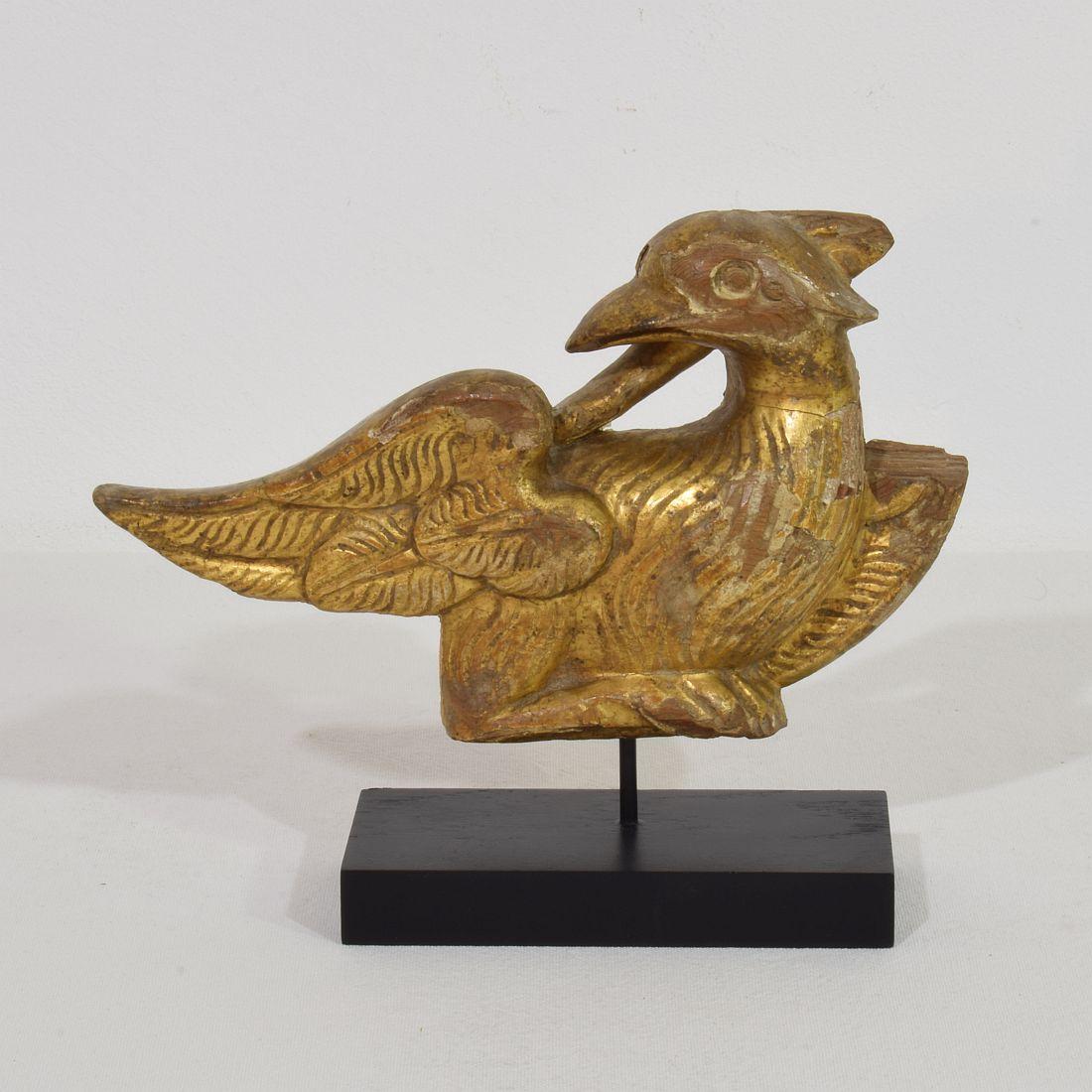 Francese Pair French Early 19th Century Hand Carved Giltwood  Empire Style bird Ornaments in vendita