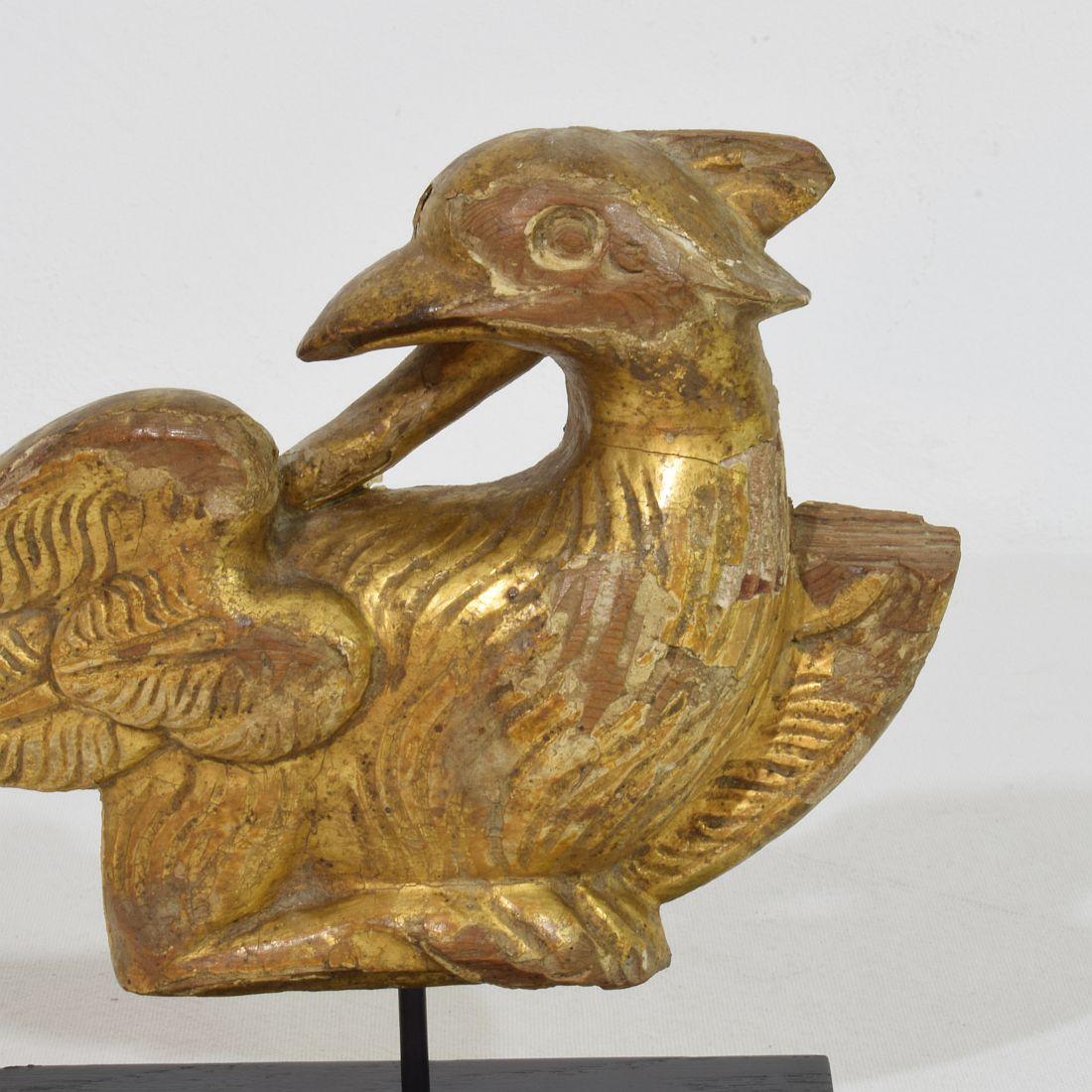 Paire de meubles français du début du 19e siècle en bois doré sculpté à la main  Ornements d'oiseaux Empire en vente 1
