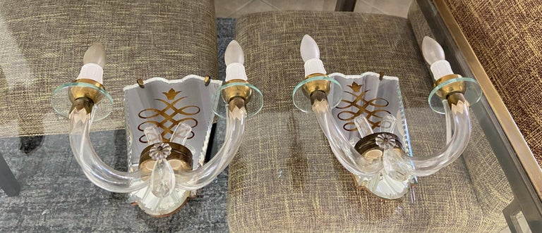 Pair of French Eglomise Mirrored Brass Wall Sconces In Good Condition For Sale In Palm Springs, CA