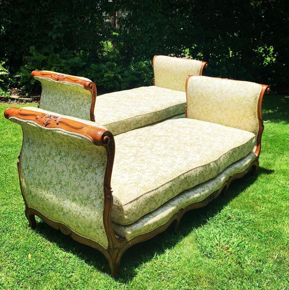  Paar französische achtbeinige Stühle im Louis-XV-Stil  Tagesbetten ~ Sofas, 19. Jahrhundert 9