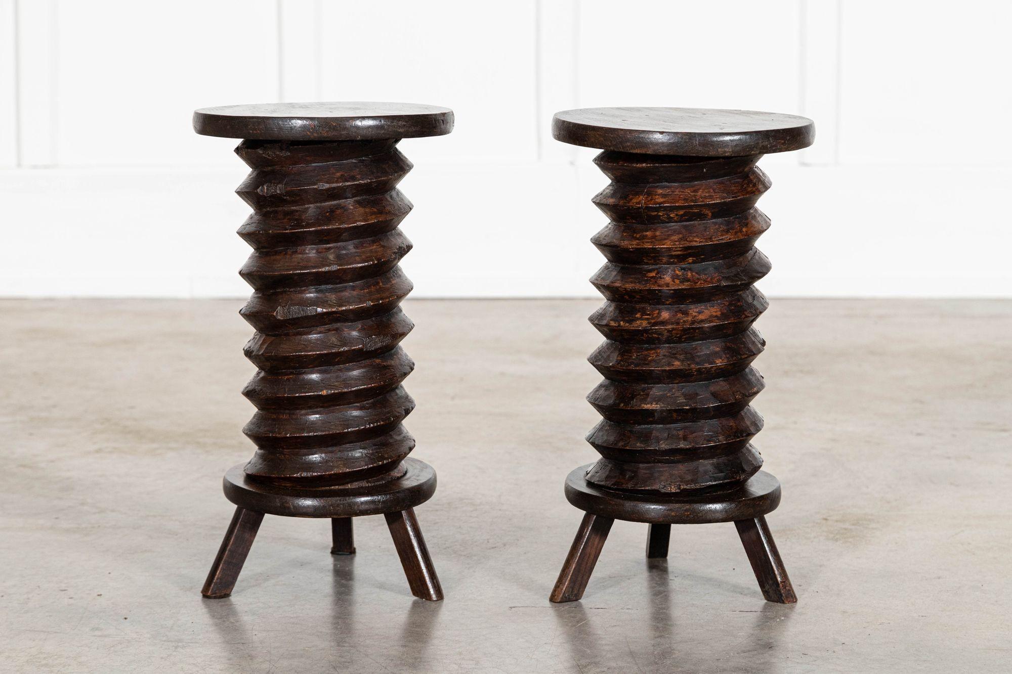 Coppia di tavolini cavatappi in olmo francese/supporti per piante/sculture in vendita 5