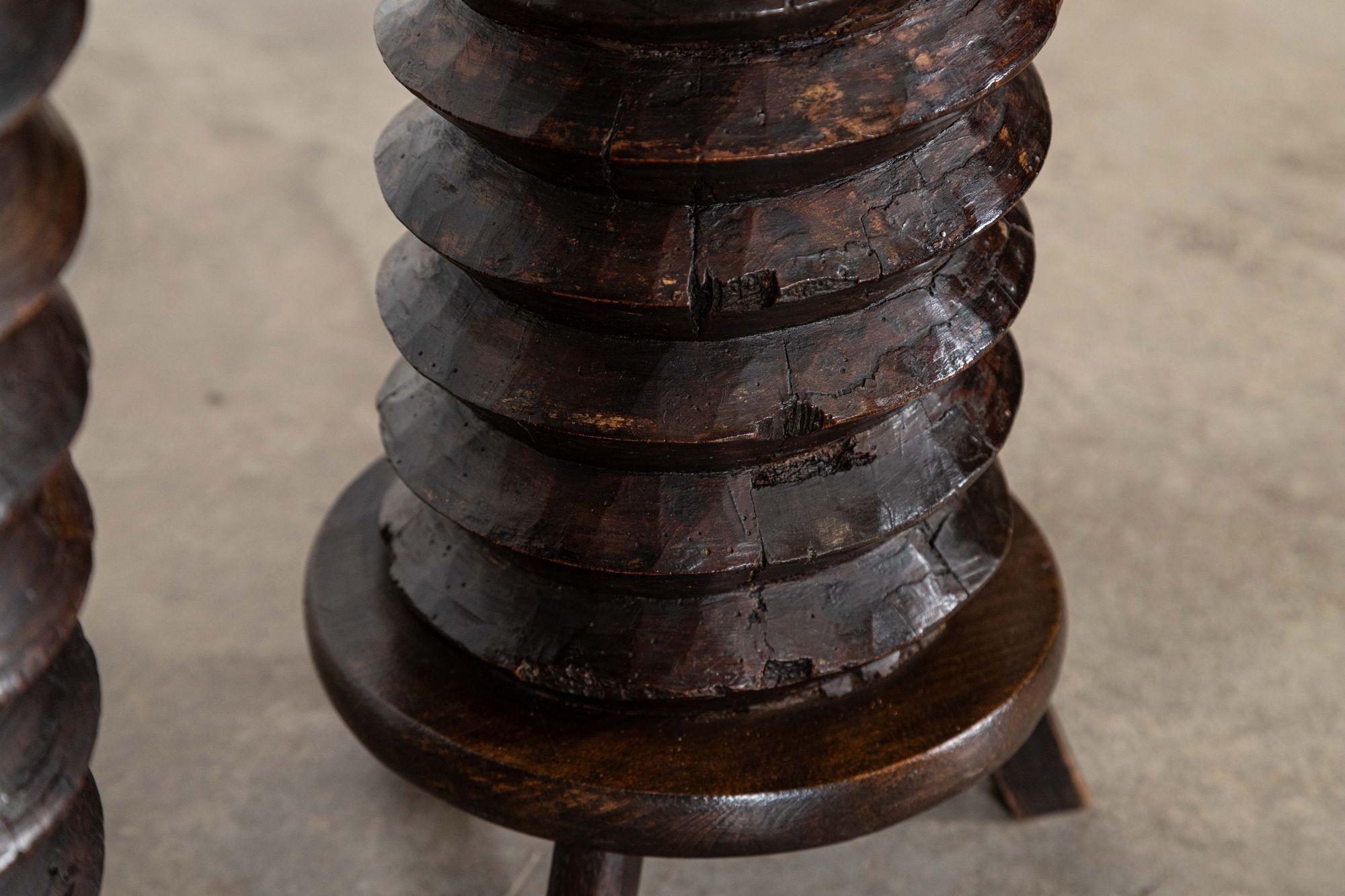 Coppia di tavolini cavatappi in olmo francese/supporti per piante/sculture in vendita 4