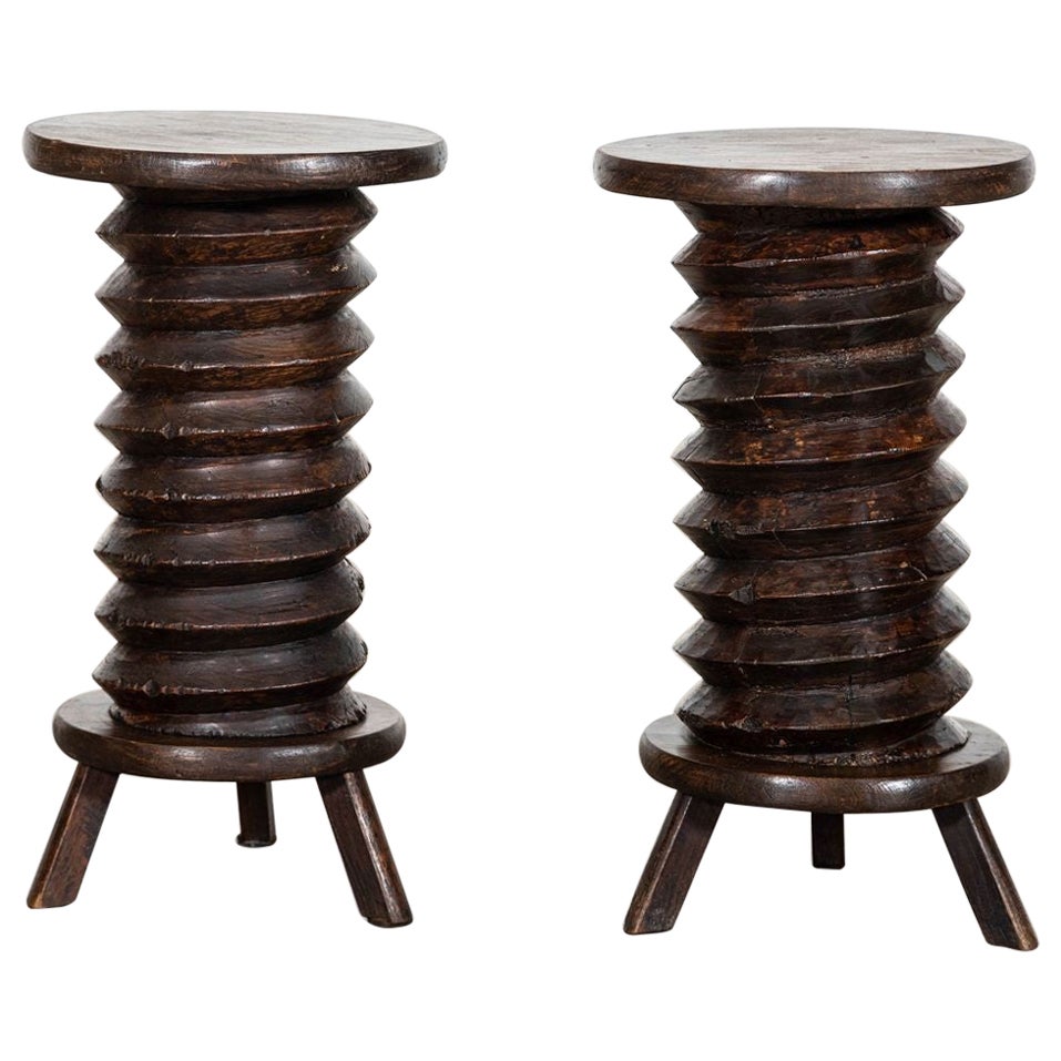 Coppia di tavolini cavatappi in olmo francese/supporti per piante/sculture in vendita