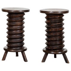 Coppia di tavolini cavatappi in olmo francese/supporti per piante/sculture