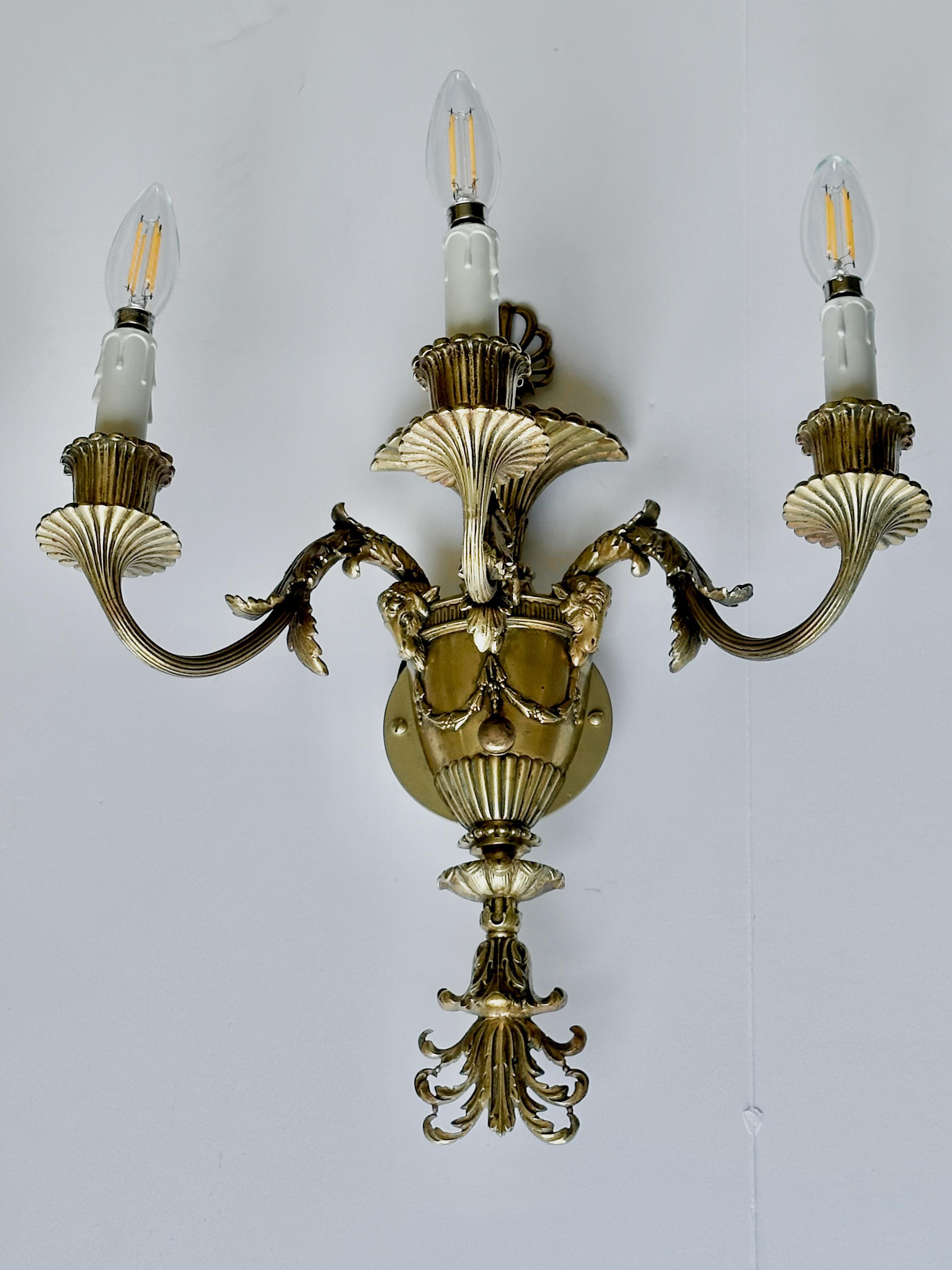 Laiton Pair French Empire 3 Arm Rams Head Wall Sconces en vente