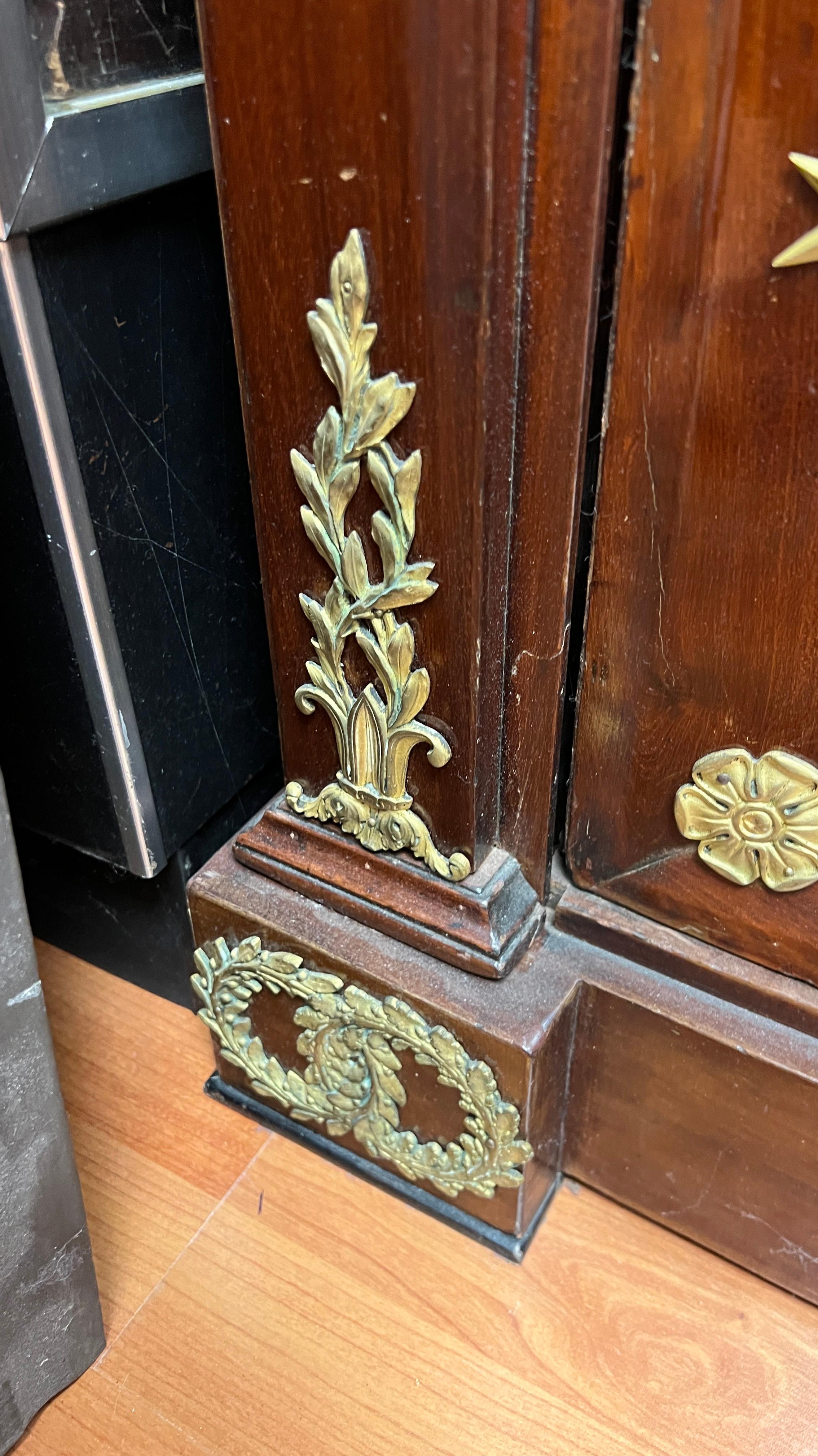 Bronze Paire de bibliothèques Empire françaises à la manière de Jacob Desmalter en vente