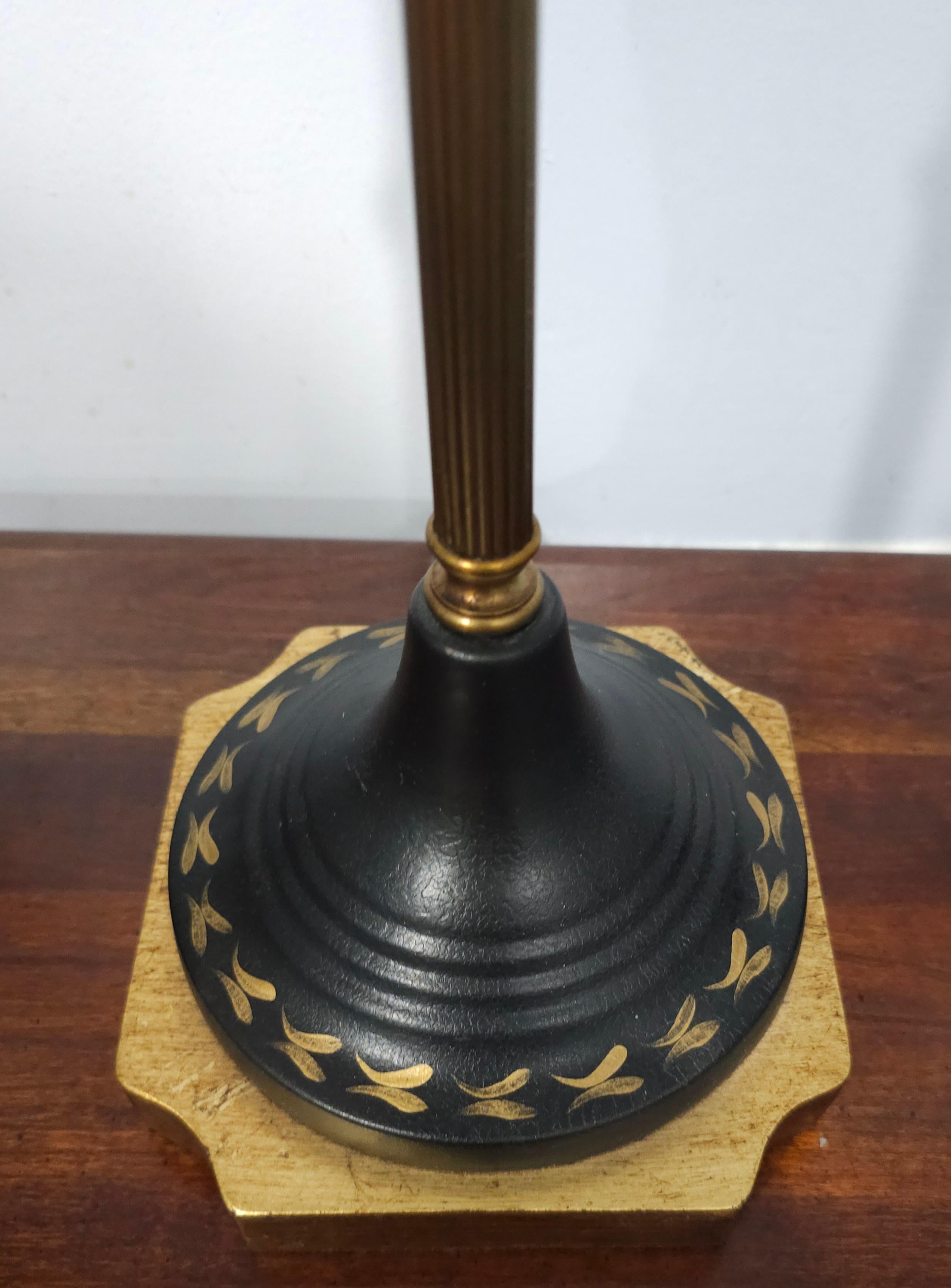 Paire de lampes de table/buffet Empire en laiton, bois ébonisé et bois doré en vente 3