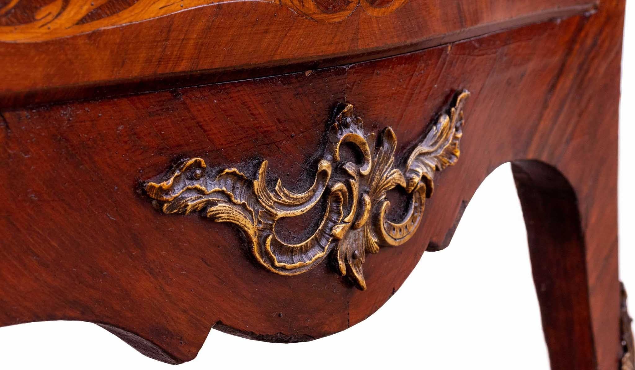 Stile impero Coppia di armadi impero francesi - Commodes Vernis Martin dipinti in vendita