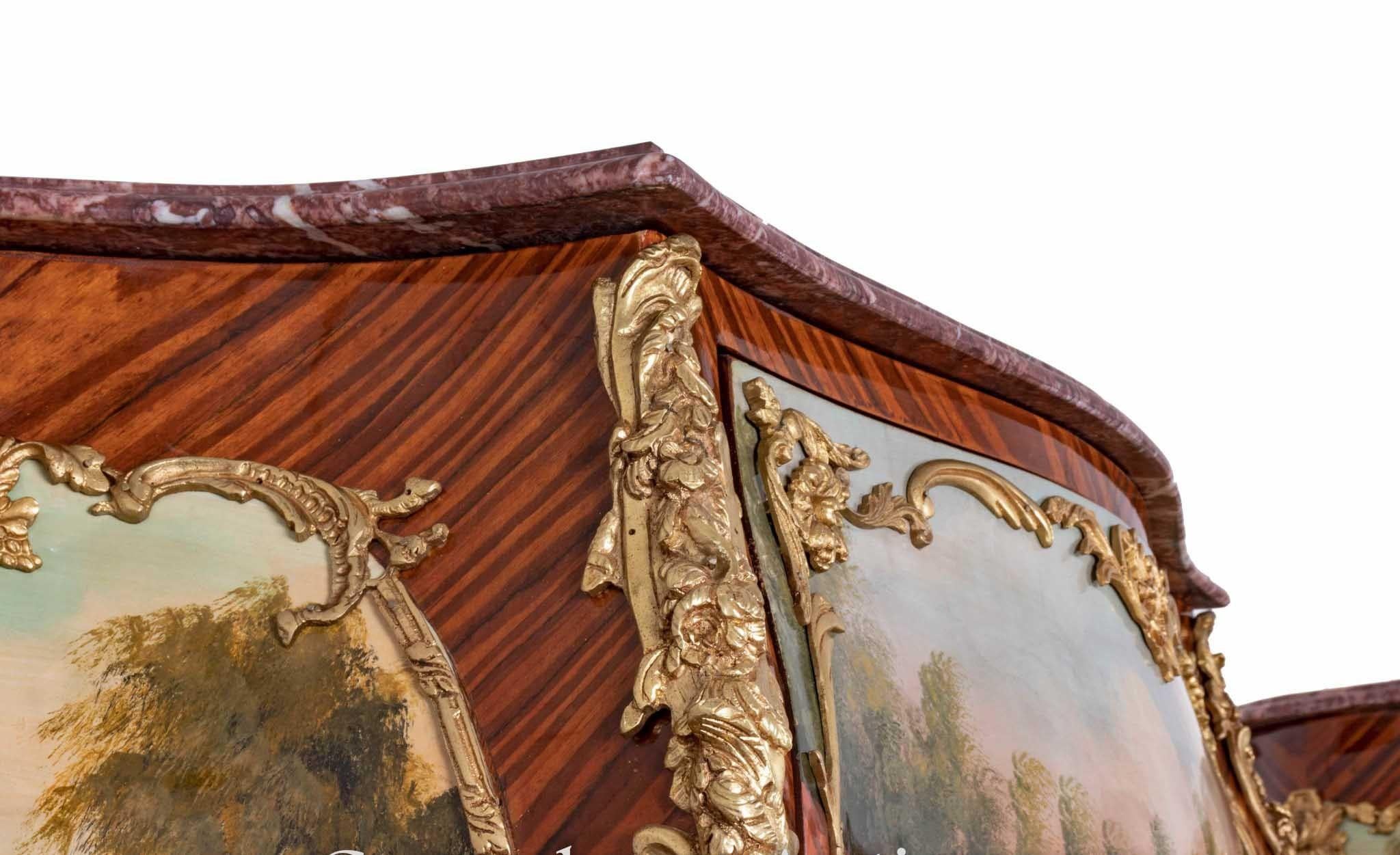 Inizio XIX secolo Coppia di armadi impero francesi - Commodes Vernis Martin dipinti in vendita