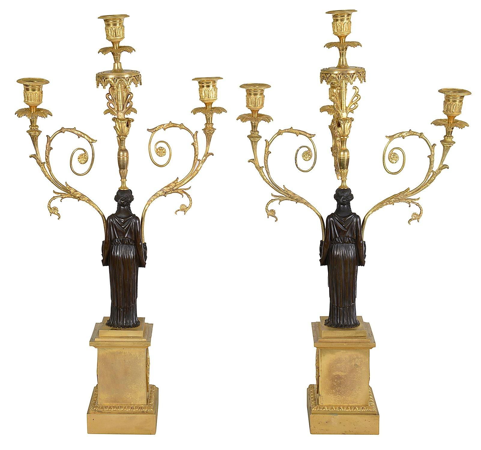 Français Paire de candélabres Empire français, vers 1800 en vente
