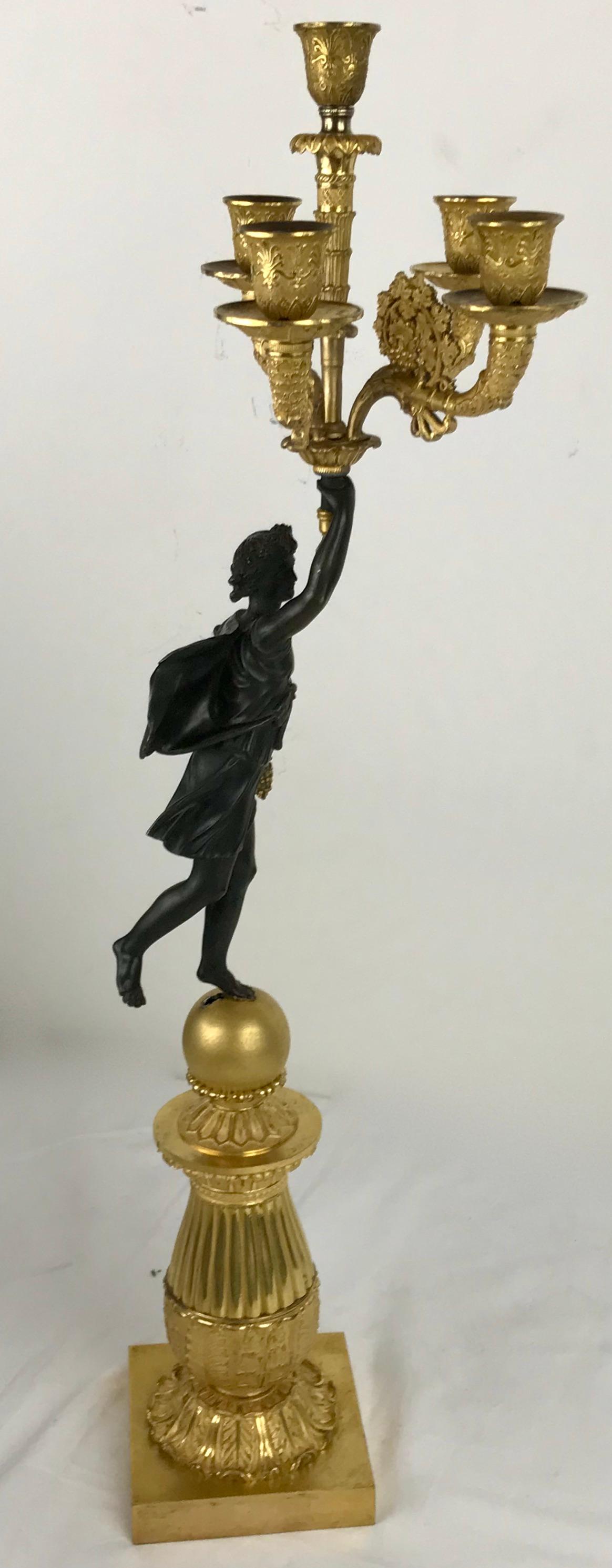 Paar figurale französische Empire-Kandelaber aus Bronze, signiert Chibout im Angebot 6