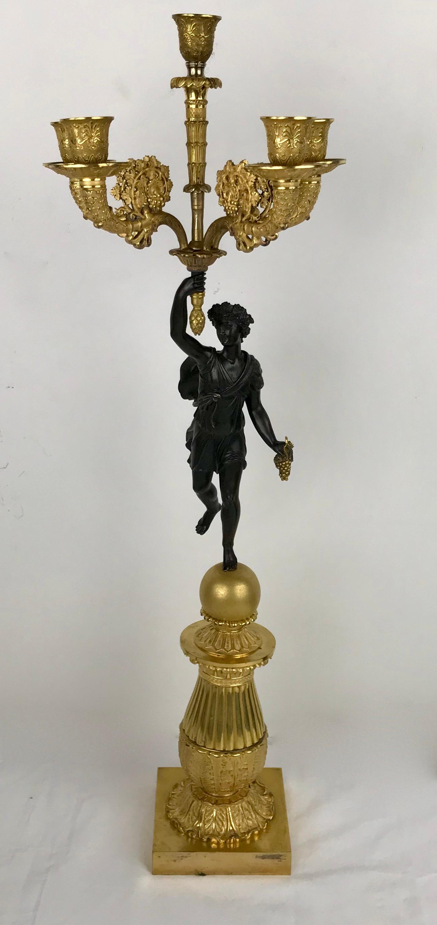Paar figurale französische Empire-Kandelaber aus Bronze, signiert Chibout im Angebot 8