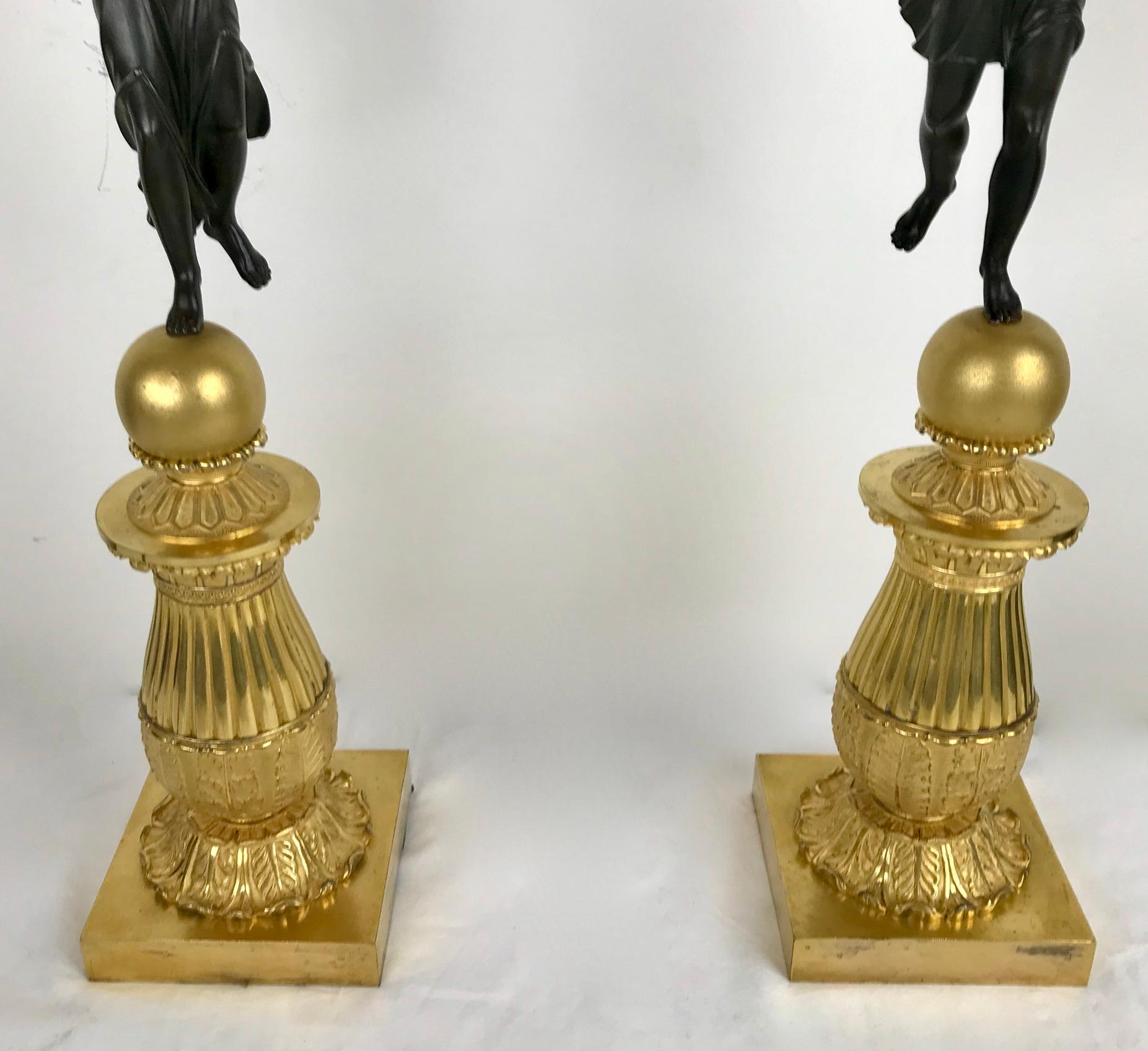 Paar figurale französische Empire-Kandelaber aus Bronze, signiert Chibout im Angebot 9