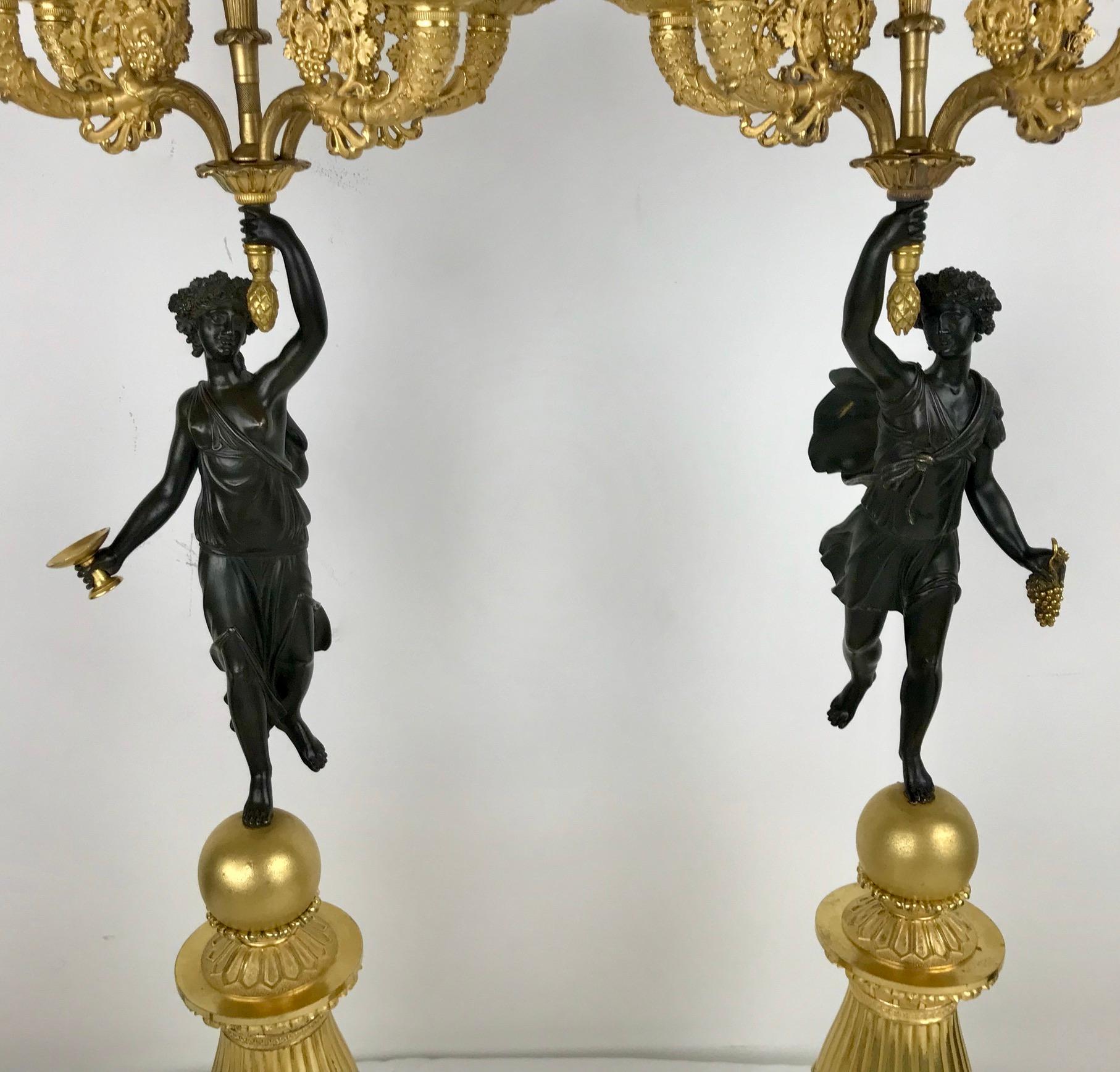 Paar figurale französische Empire-Kandelaber aus Bronze, signiert Chibout im Angebot 10