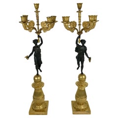 Paire de candélabres figuratifs Empire français en bronze signé Chibout