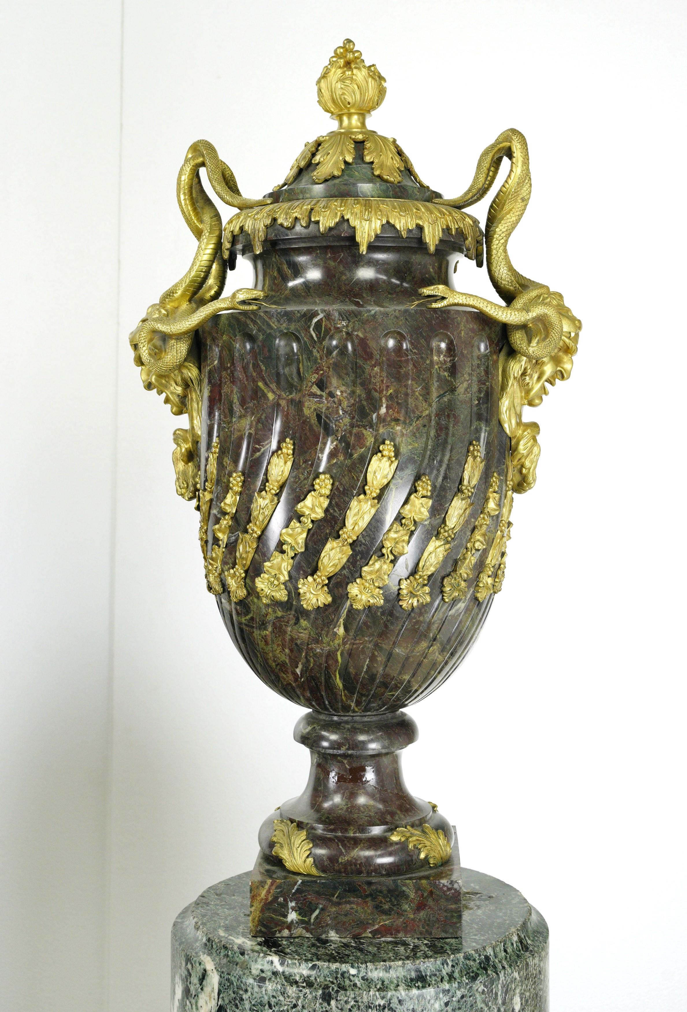 Pair French Empire Green Marble Gilt Bronze Urn Pedestal Pillars In Good Condition For Sale In New York, NY