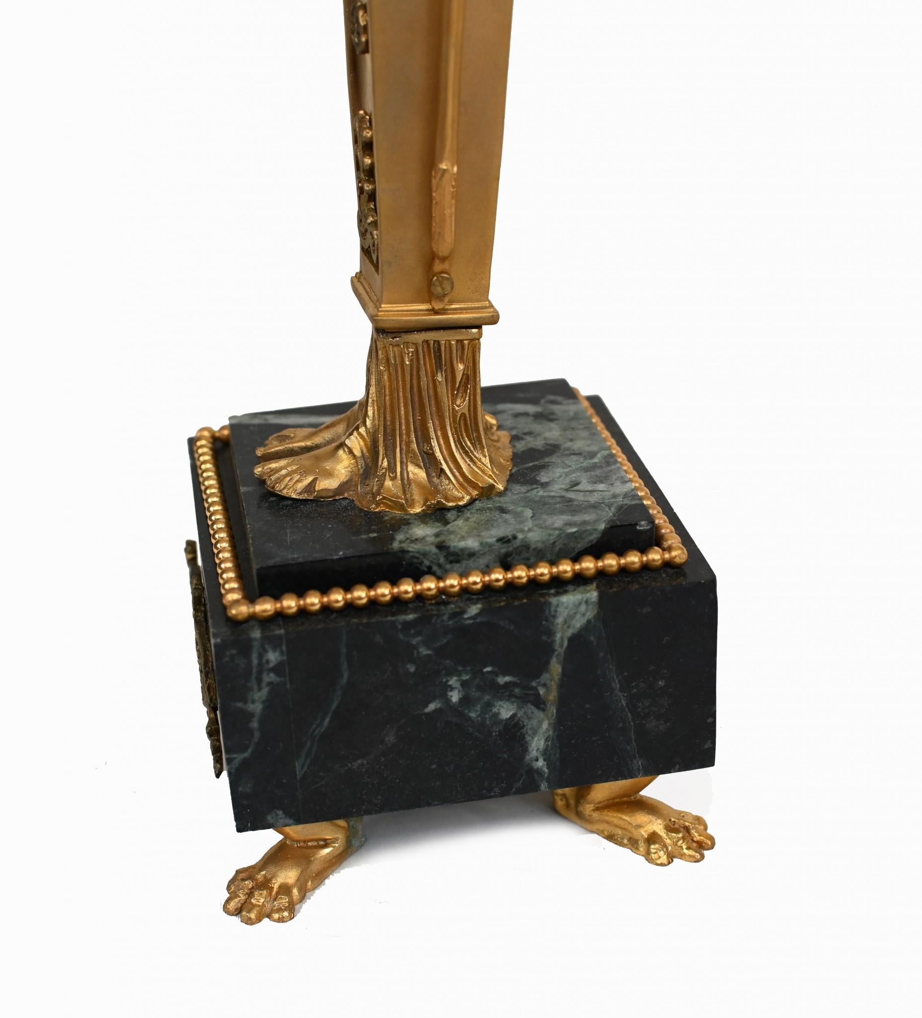 Paar französische Empire Ormolu Marmor Kandelaber Candle Sticks im Angebot 2