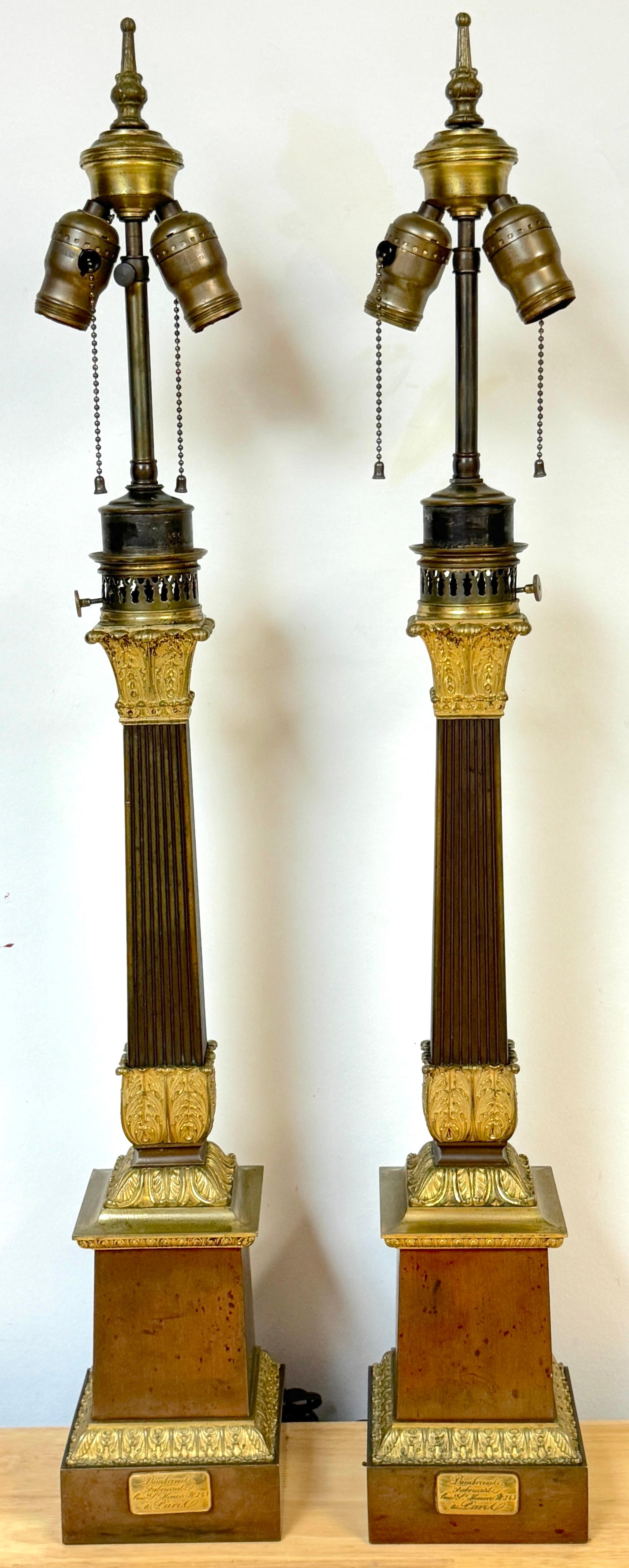 Coppia di lampade a colonna scanalate in bronzo patinato e ormolu francesi dell'Impero, firmate, 1830 in vendita 5