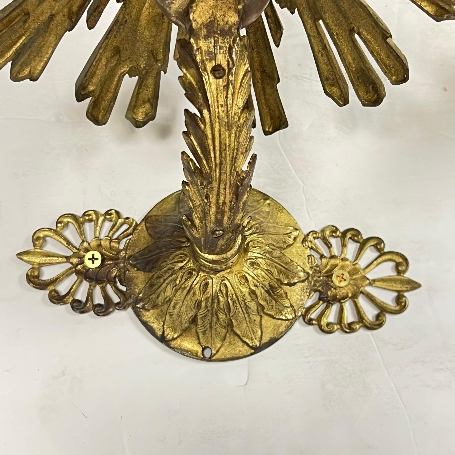 Paire d'appliques de style Empire français en métal doré avec motif Sunburst en vente 3