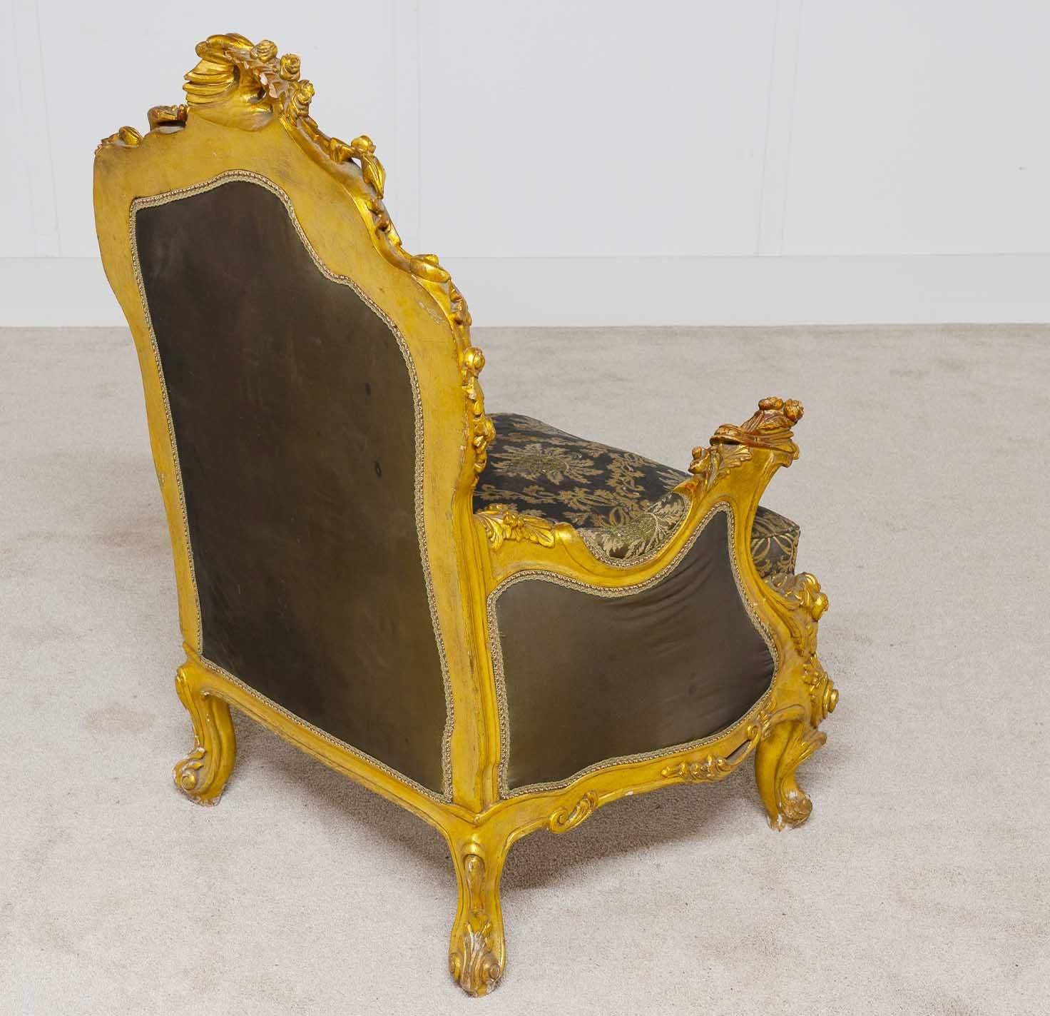 Tissu Paire de fauteuils français dorés Louis XVI en vente
