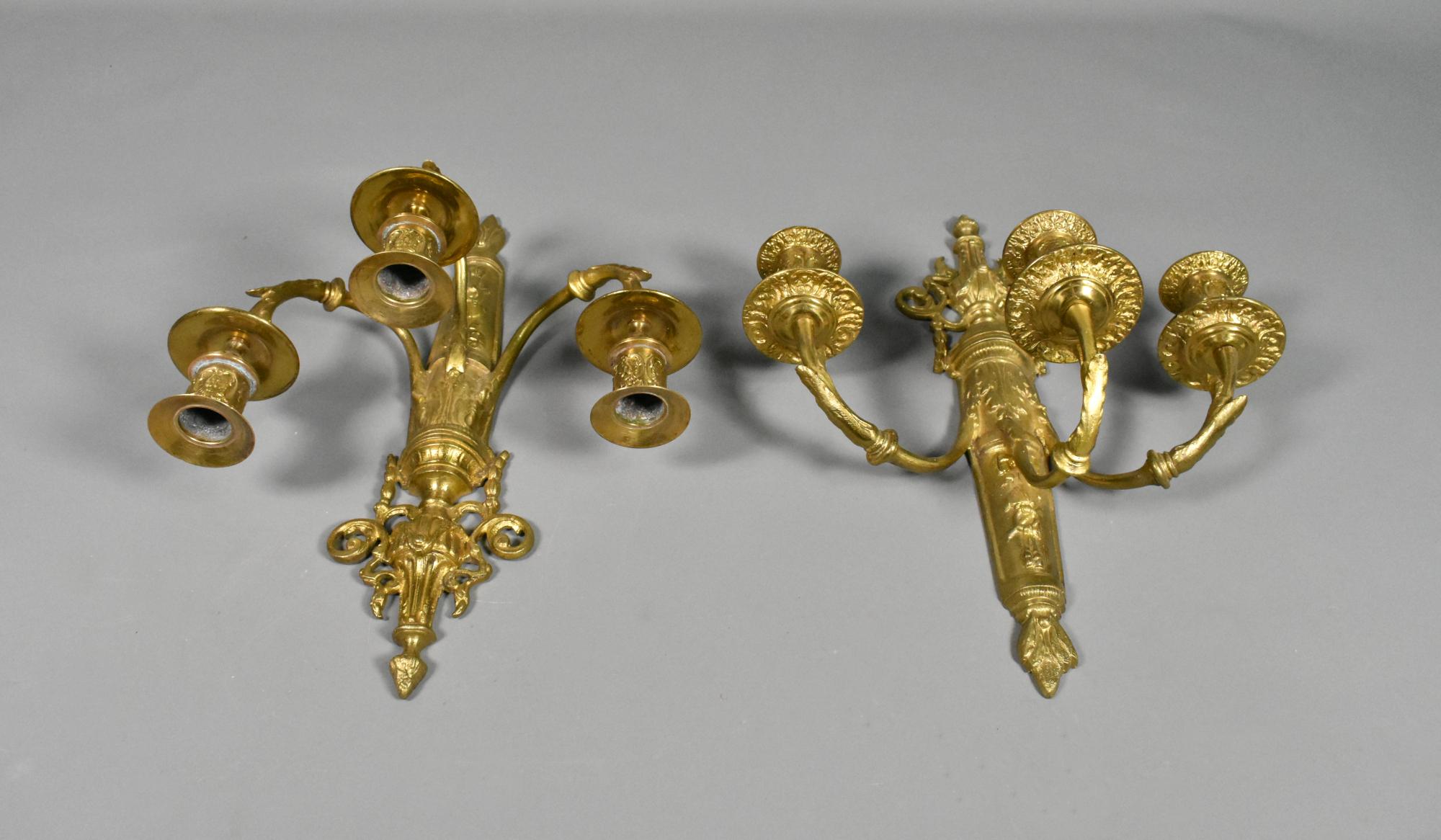 Paar französische Wandkandelaber aus vergoldeter Bronze im Louis-XVI.-Stil im Angebot 1